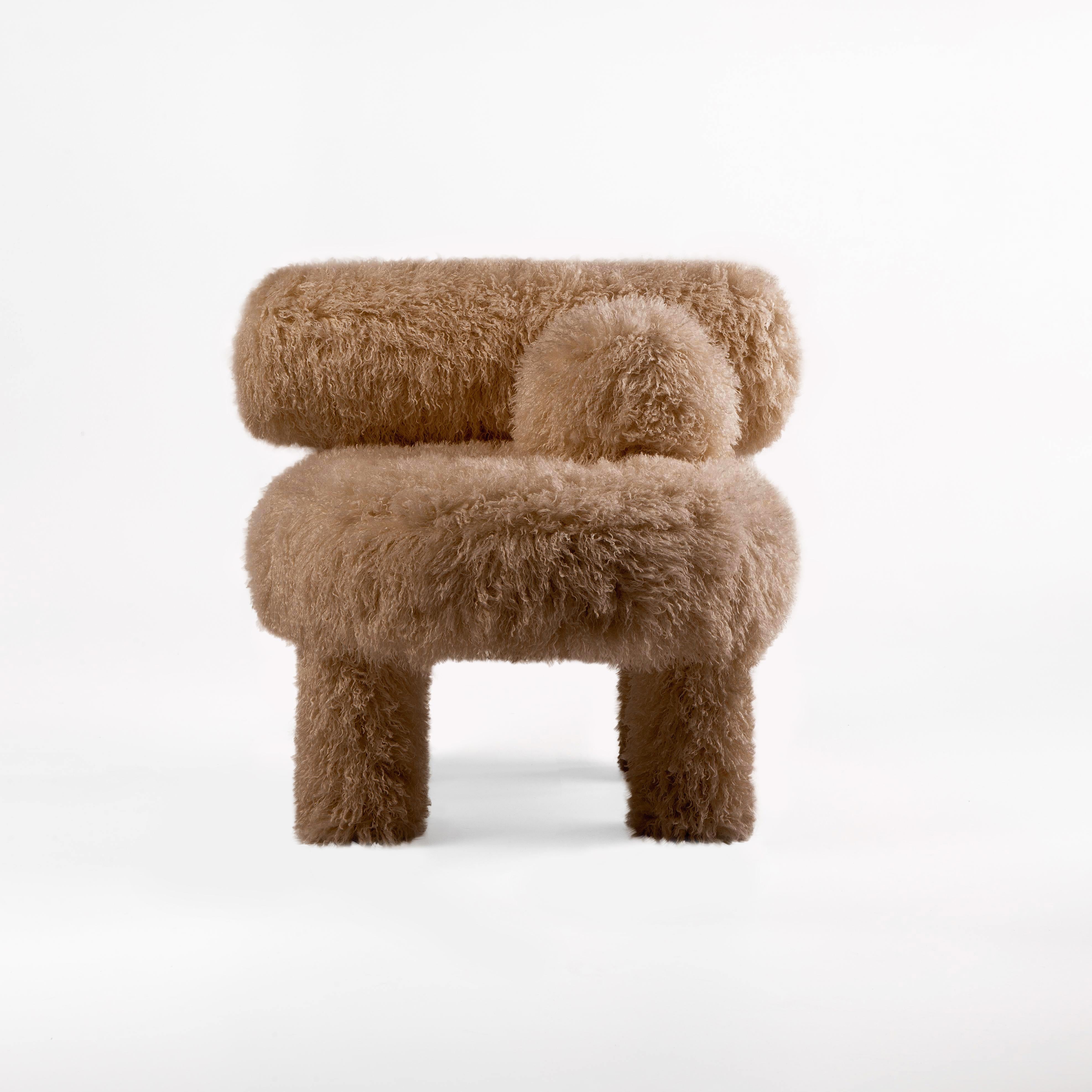 Chaise basse moderne Gropius CS1 moelleuse en fausse fourrure de sable azur de première qualité par NOOM Neuf - En vente à Paris, FR