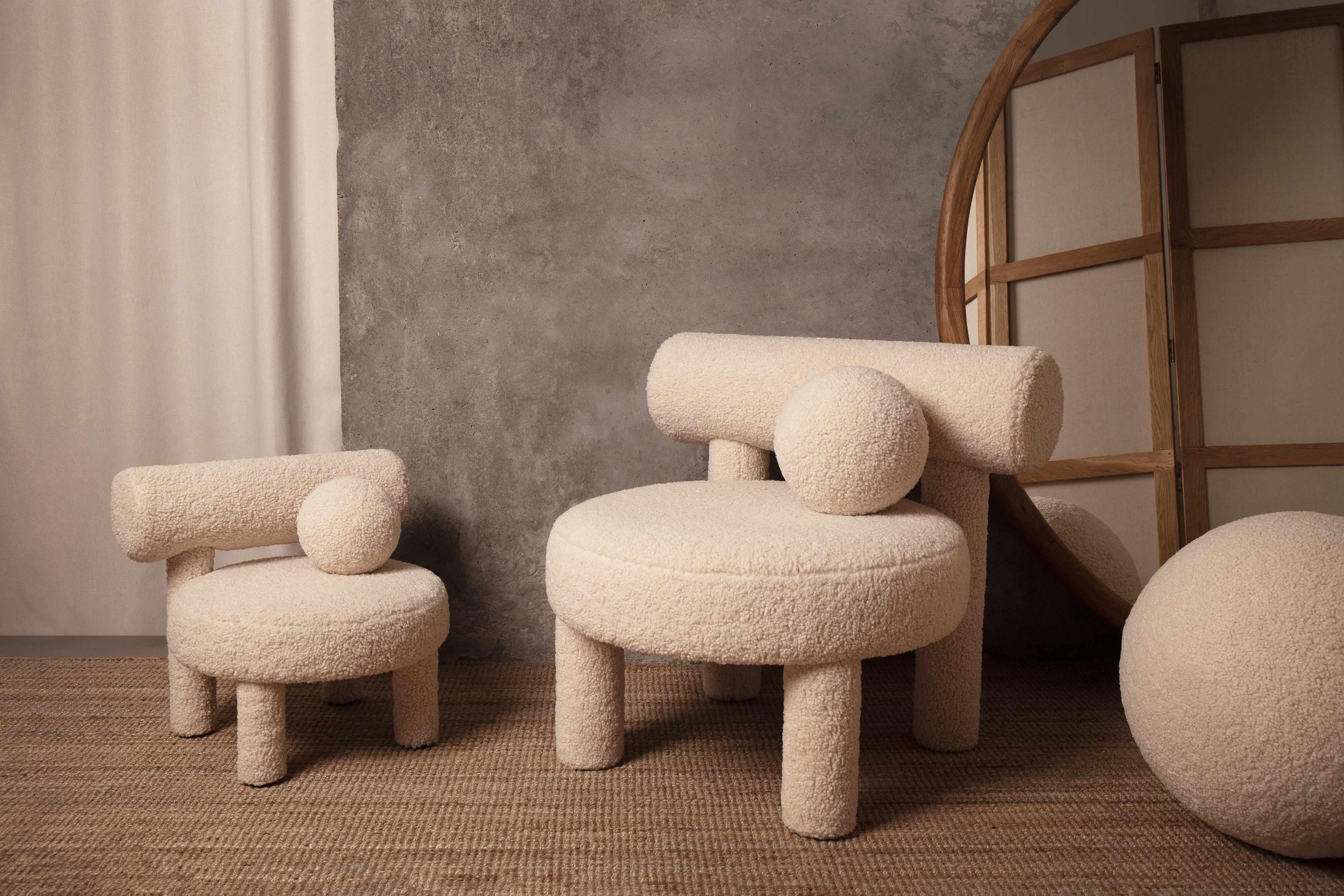 XXIe siècle et contemporain Chaise basse Gropius CS1 avec pouf en fausse peau de mouton par NOOM en vente