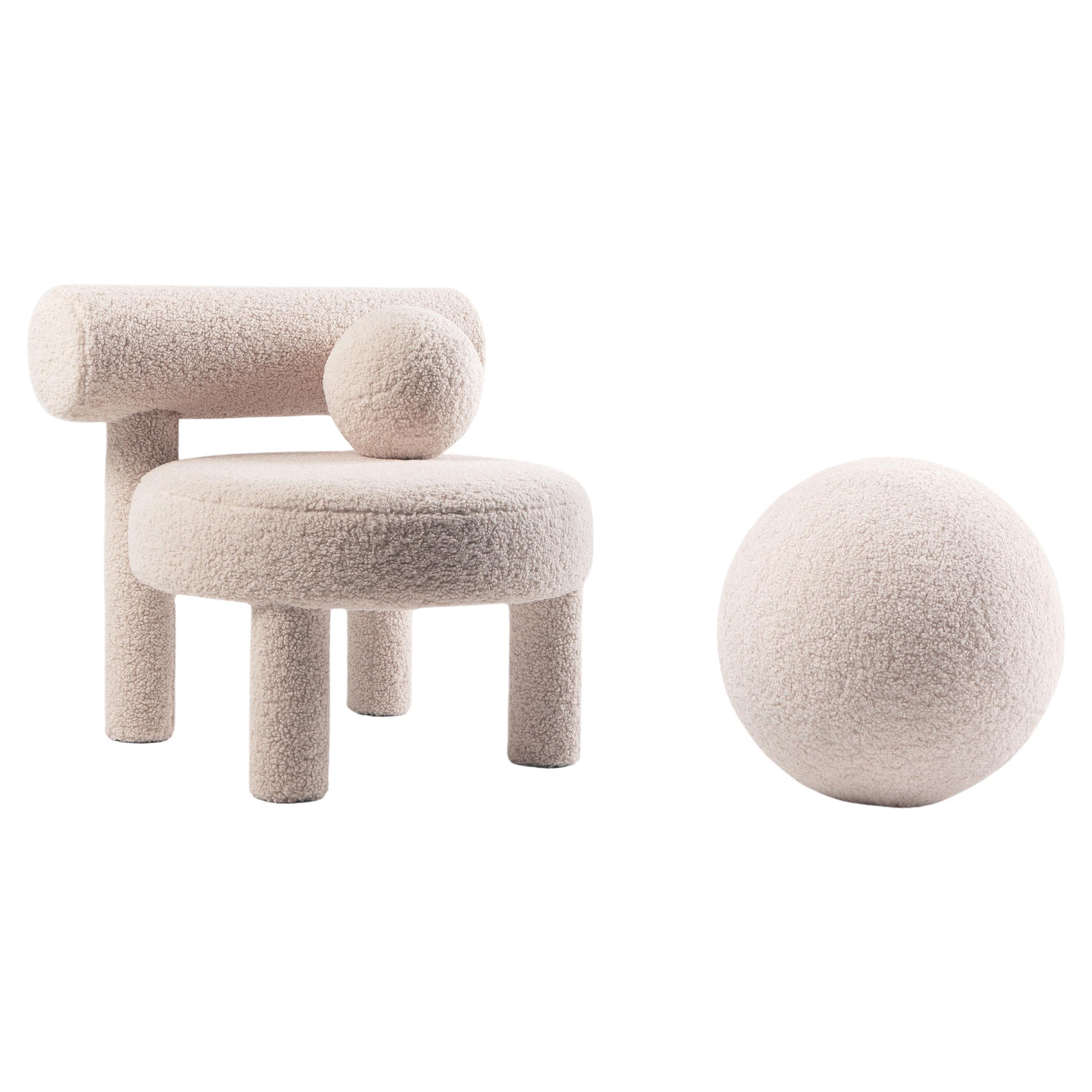 Chaise basse Gropius CS1 avec pouf en fausse peau de mouton par NOOM