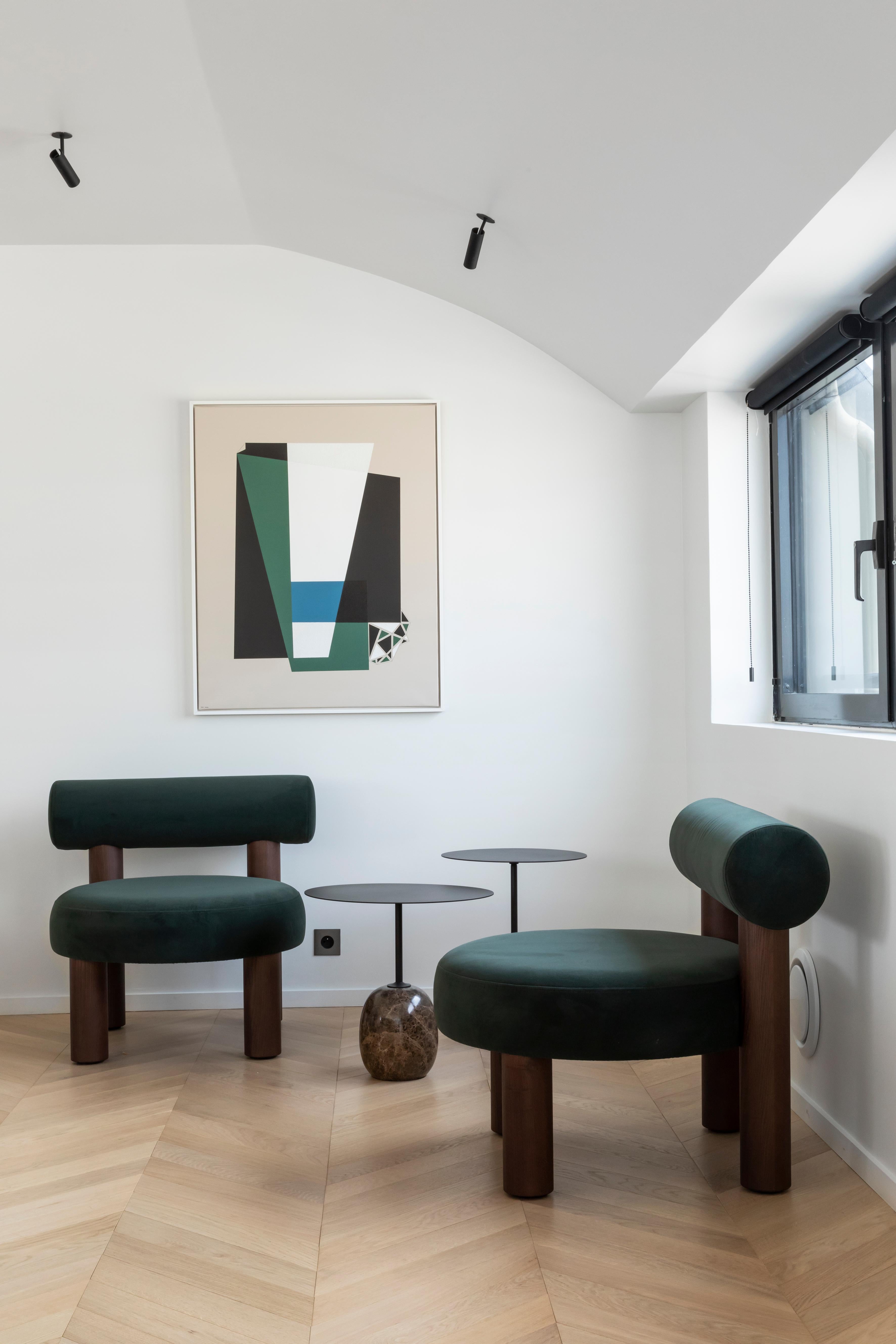 Chaise basse moderne Gropius CS2 avec pieds en bois par NOOM en vente 3