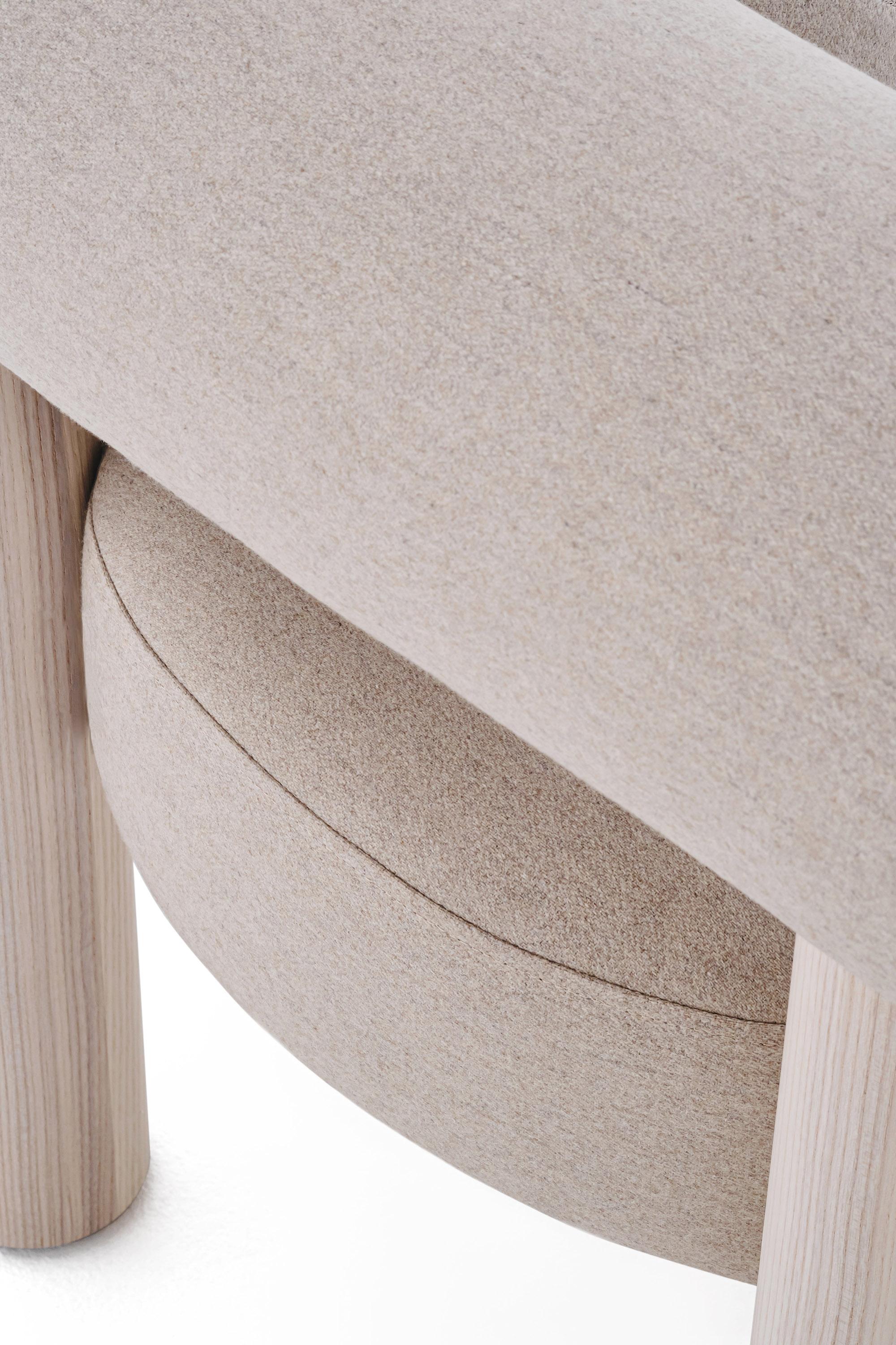 Chaise basse moderne Gropius CS2 avec pieds en bois par NOOM en vente 11