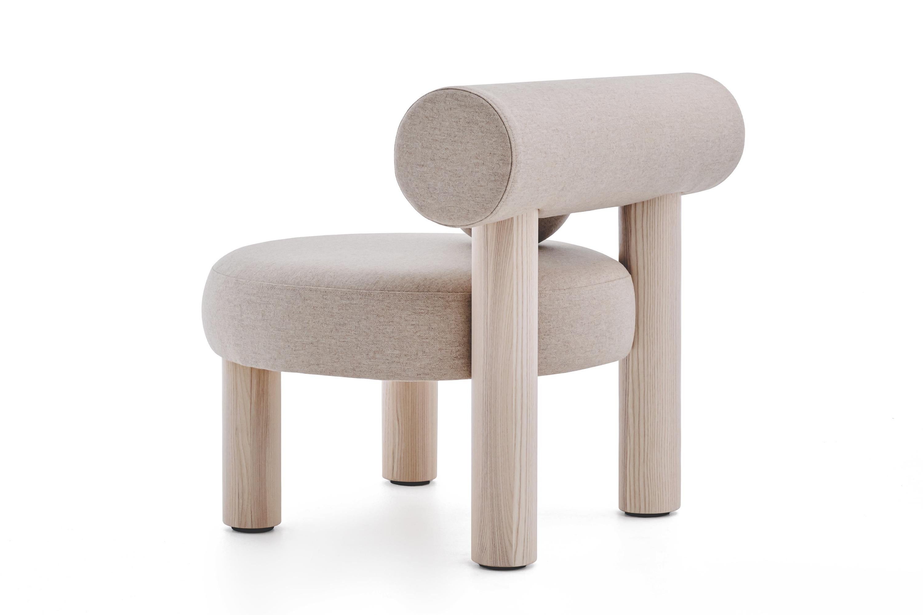 XXIe siècle et contemporain Chaise basse moderne Gropius CS2 avec pieds en bois par NOOM en vente