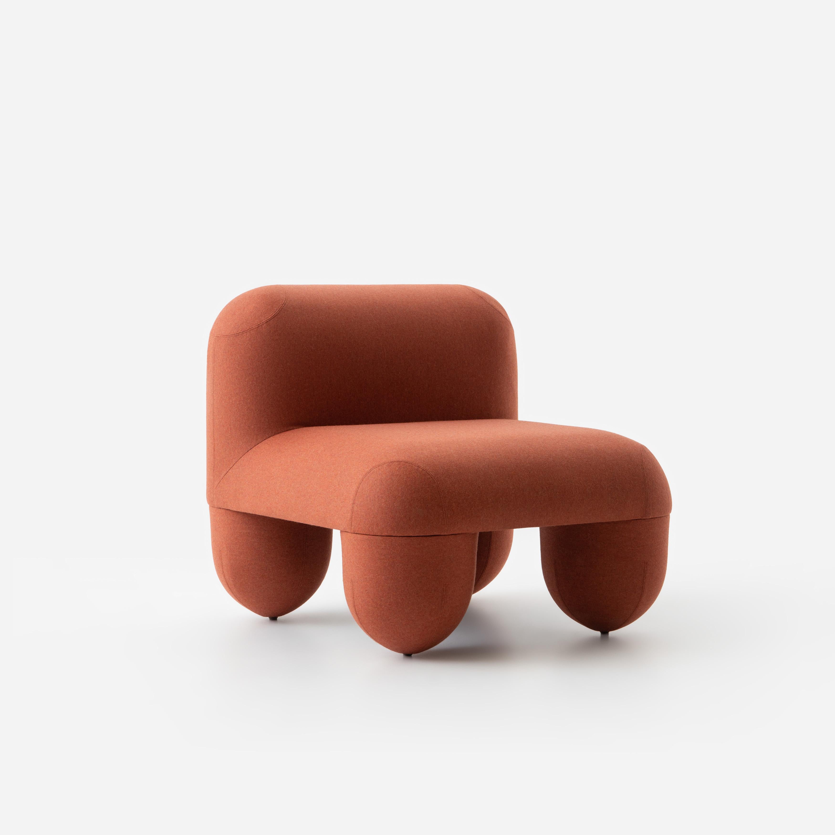 Chaise basse moderne Hello en velours jacquard fauve Dedar Tiger Mountain de Noom en vente 1