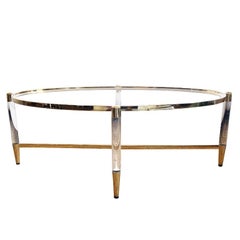 Ovaler Couchtisch oder Cocktailtisch aus Lucite und Messing mit Glasplatte, modern