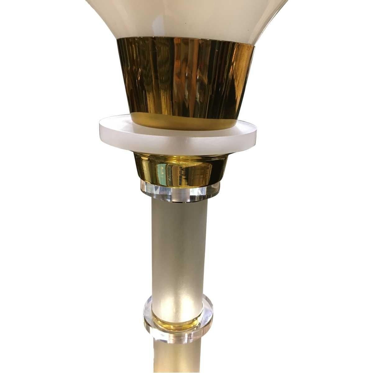 Modern Lucite Brass Trumpet Table Lamp, 1970-1985 In Good Condition For Sale In Pasadena, CA