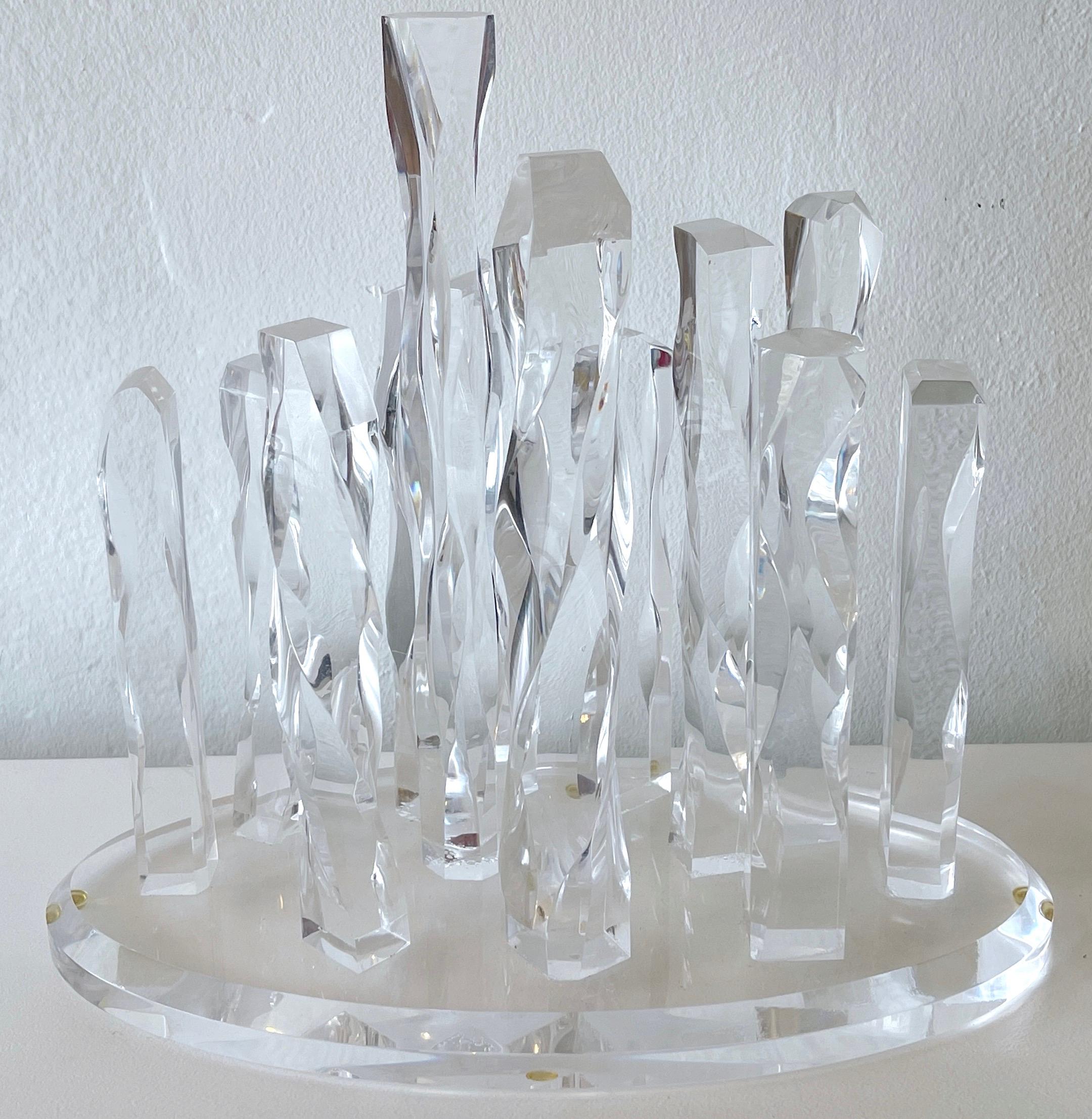 Scultura moderna in lucite 'Cityscape' Firmata, Z. Chaim '01

Questa moderna scultura in lucite 