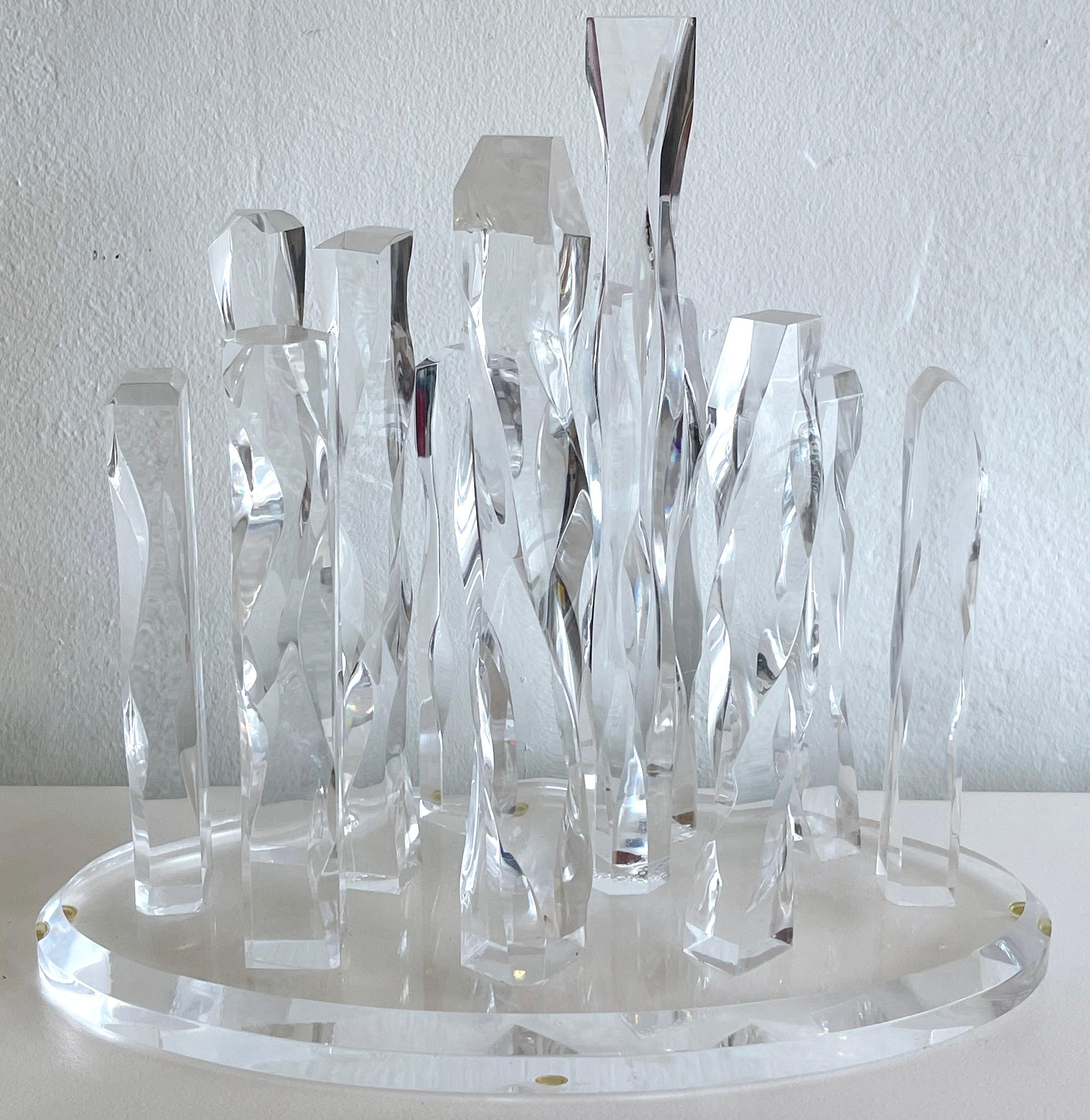 Moderno Scultura moderna in lucite 'Cityscape' Firmata, Z. Chaim '01 in vendita
