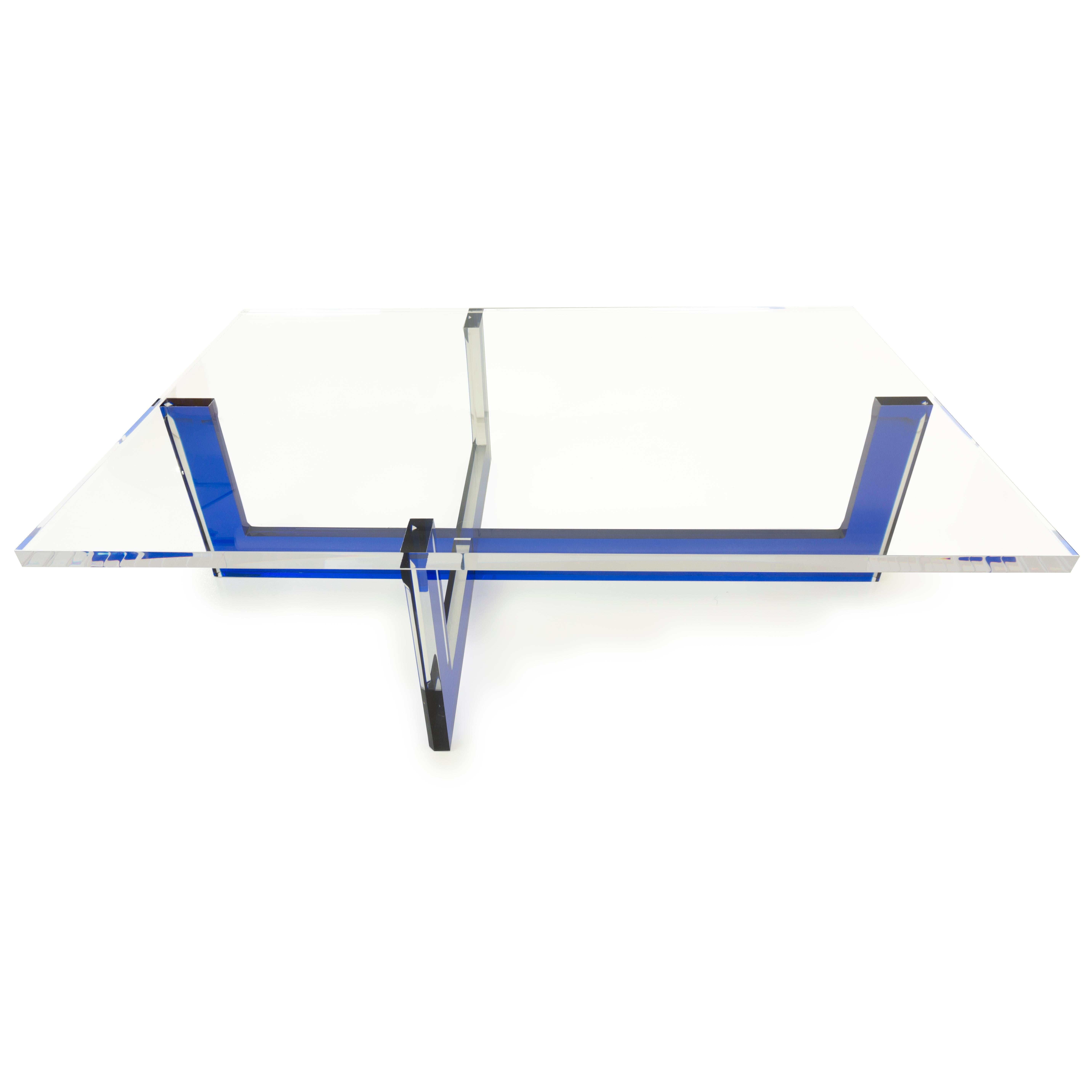 Table basse moderne en lucite avec base bleue en vente 4
