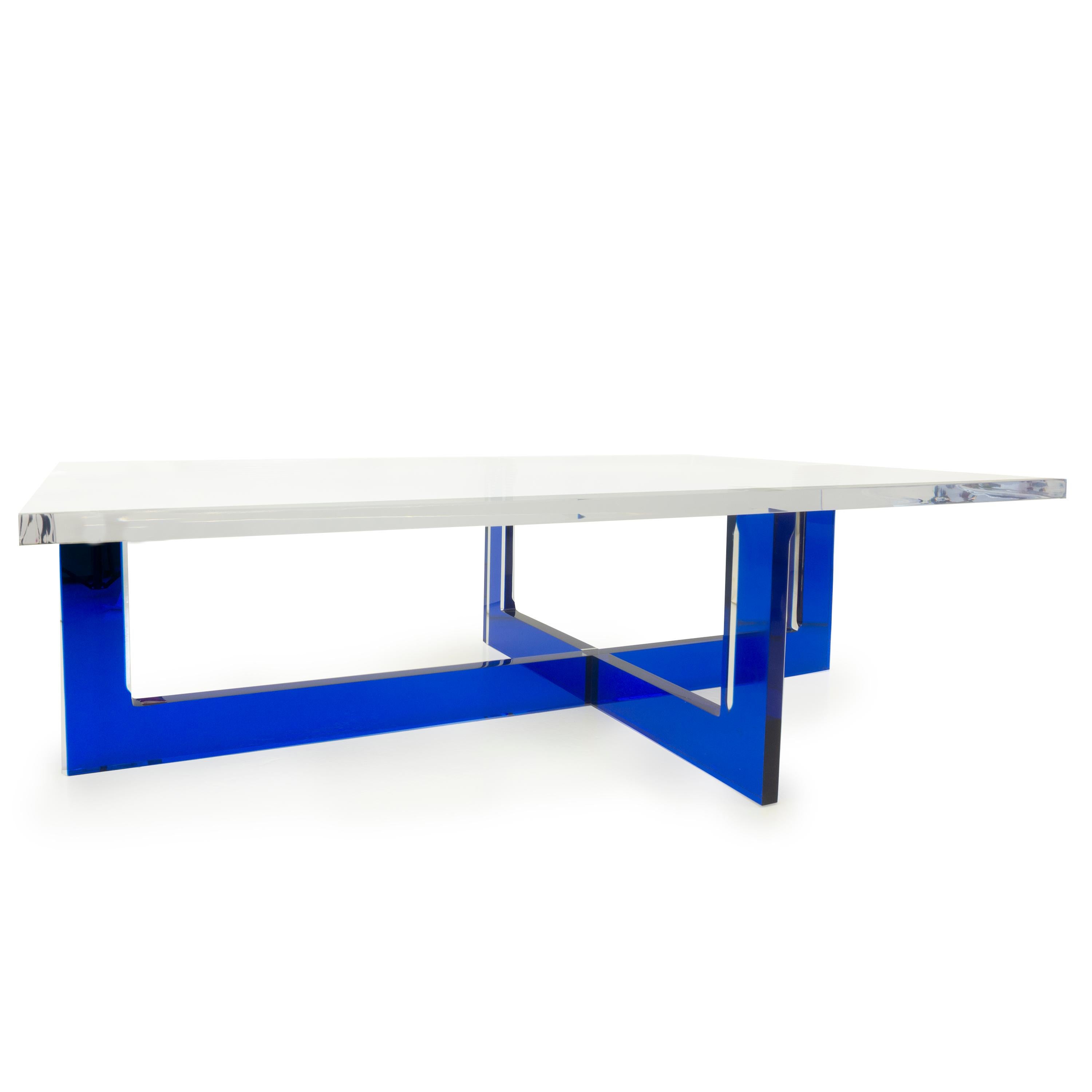 Table basse moderne en lucite avec base bleue en vente 10