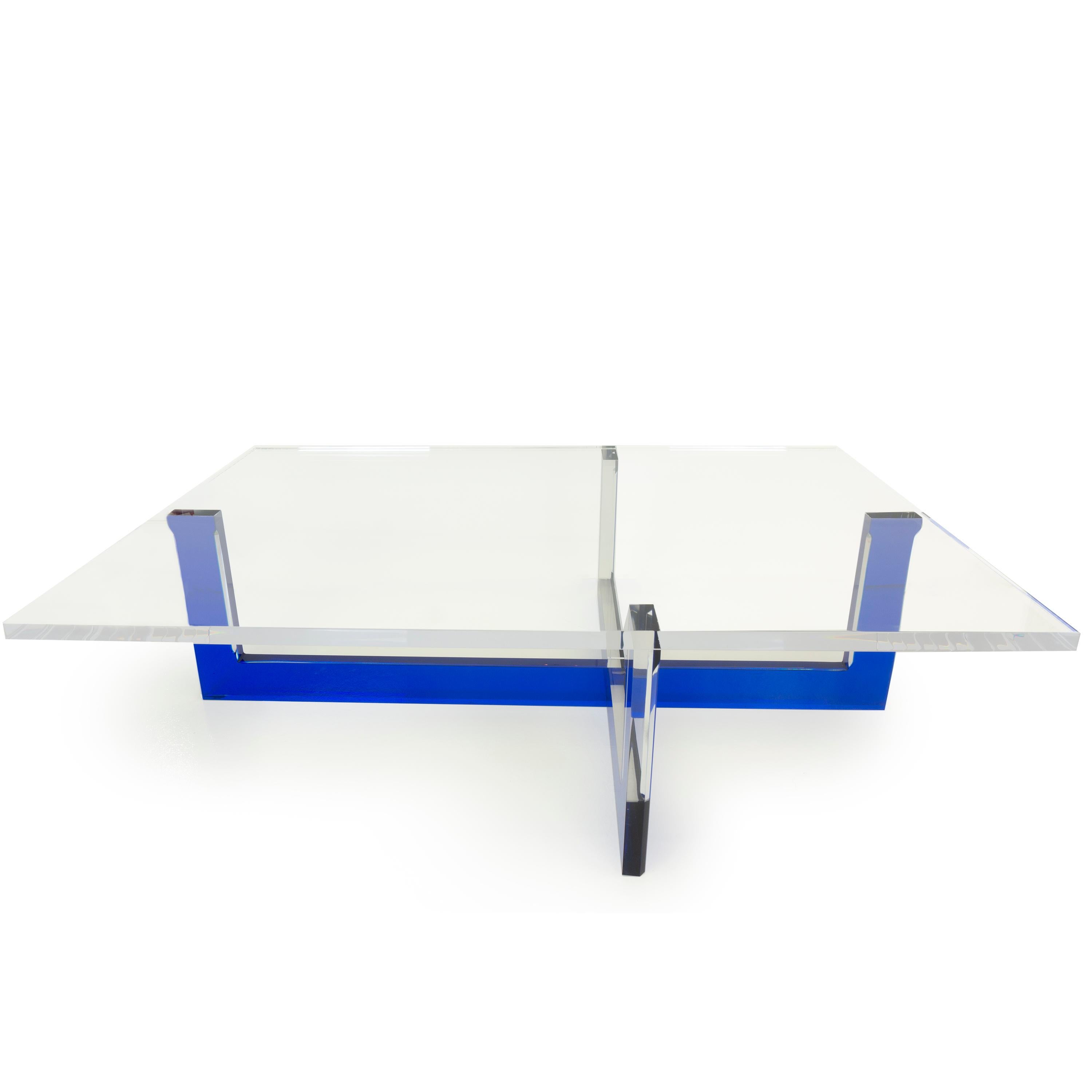 Moderne Table basse moderne en lucite avec base bleue en vente