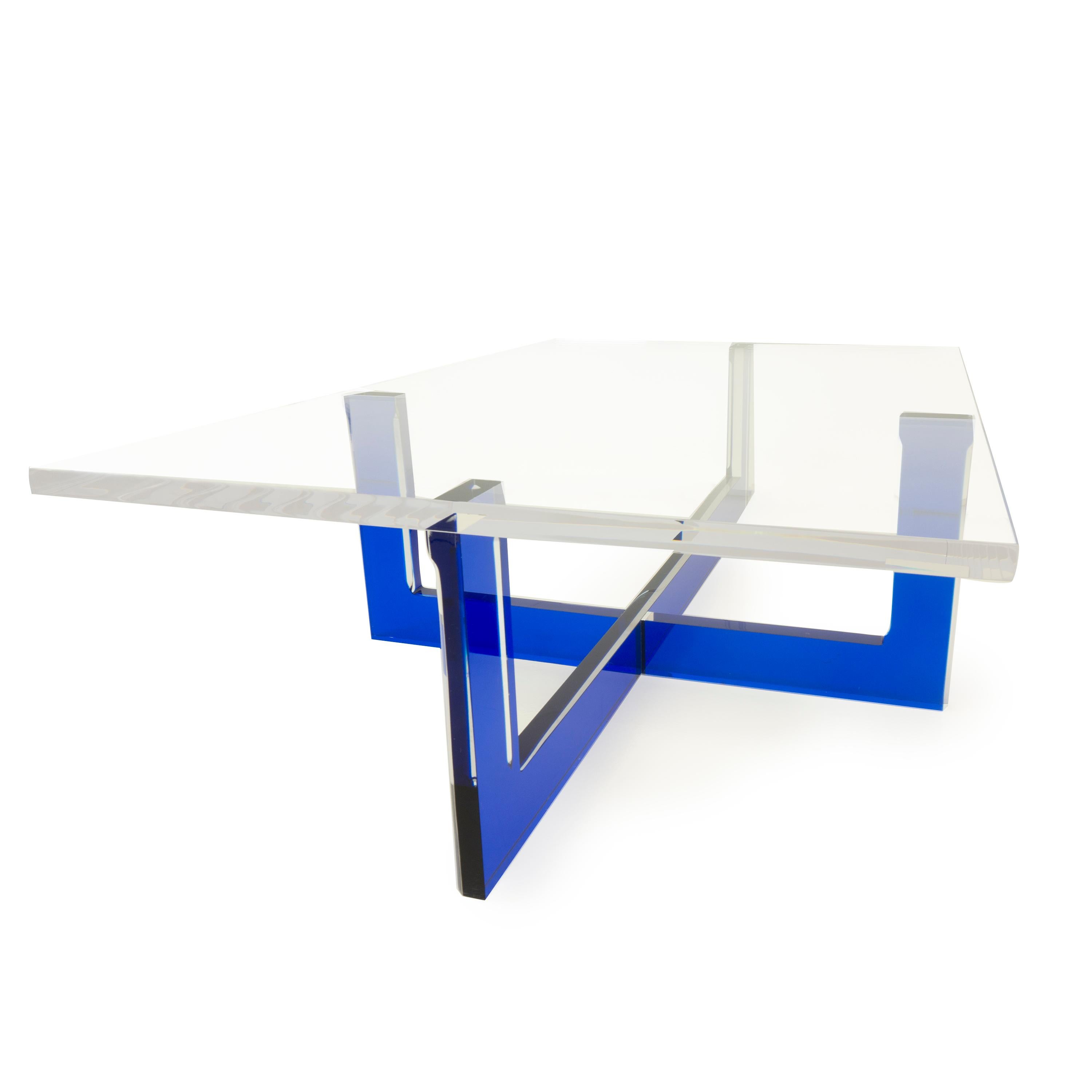Américain Table basse moderne en lucite avec base bleue en vente