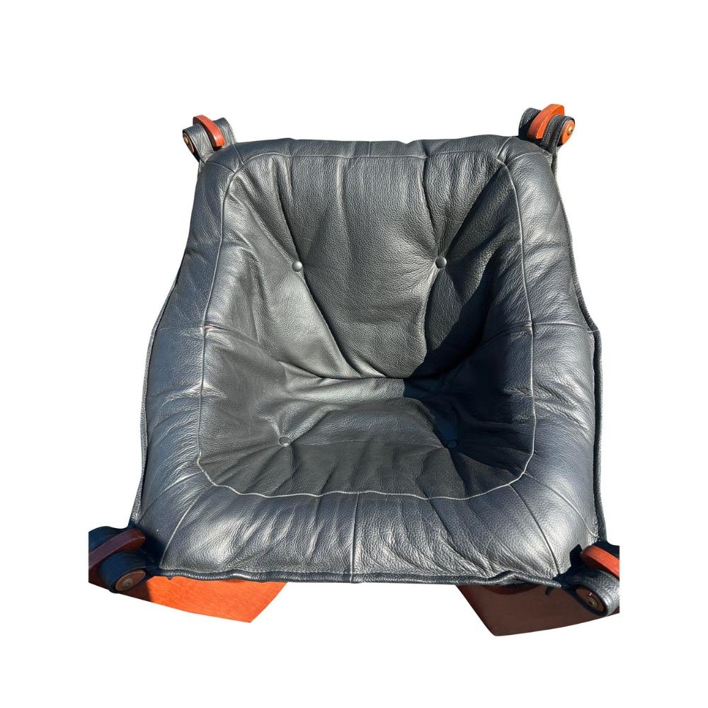 Modern Luna Floating Designer Chairs in Black Leather a Pair In condizioni buone in vendita a Saddle River, NJ