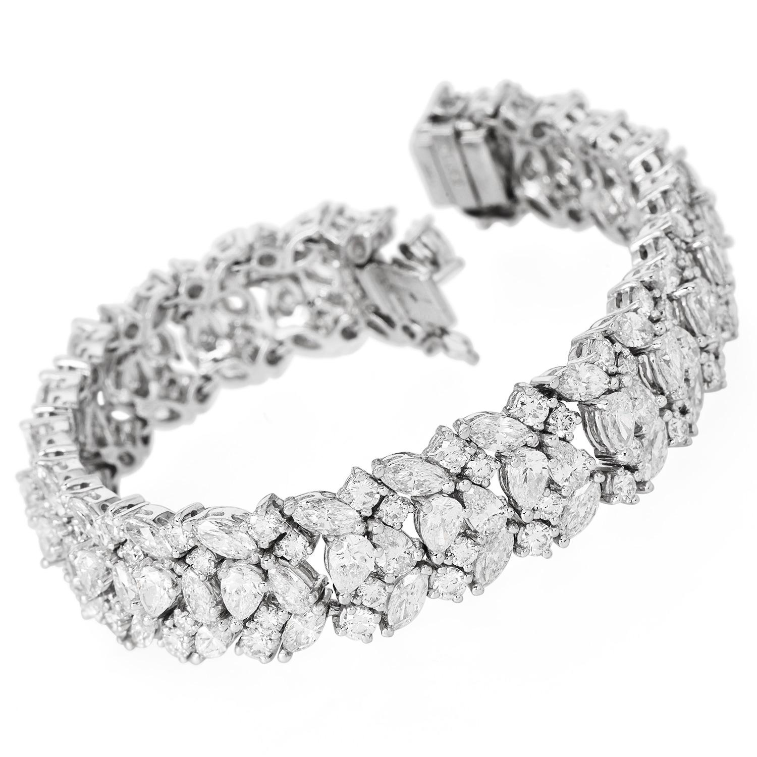 Moderna y lujosa Pulsera Envolvente de Platino con Diamantes de 24,50 quilates Moderno en venta