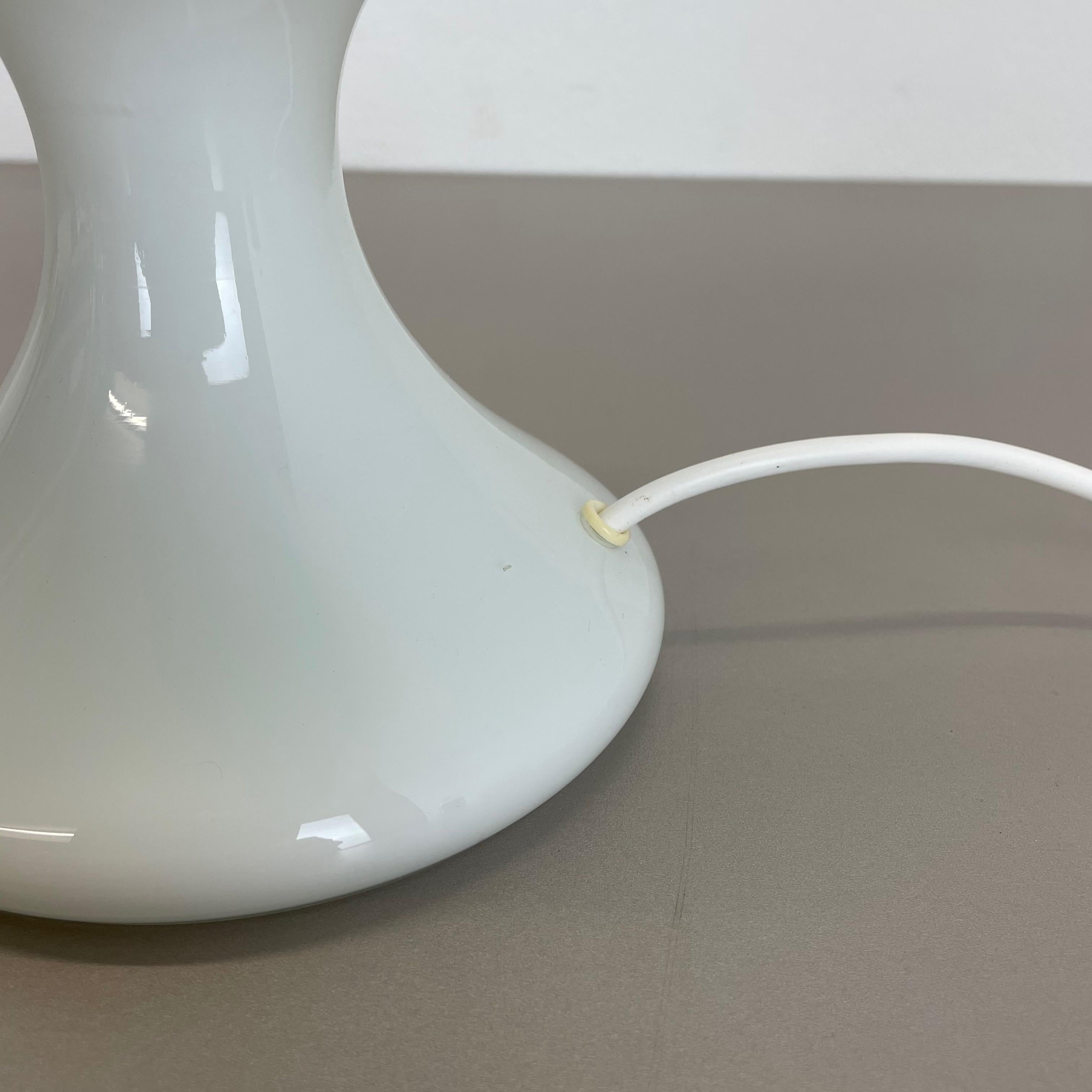 Moderne Tischleuchte aus weißem Glas im M-Design ML 1 von Ingo Mauer, GERMANY, 1960er Jahre im Angebot 1