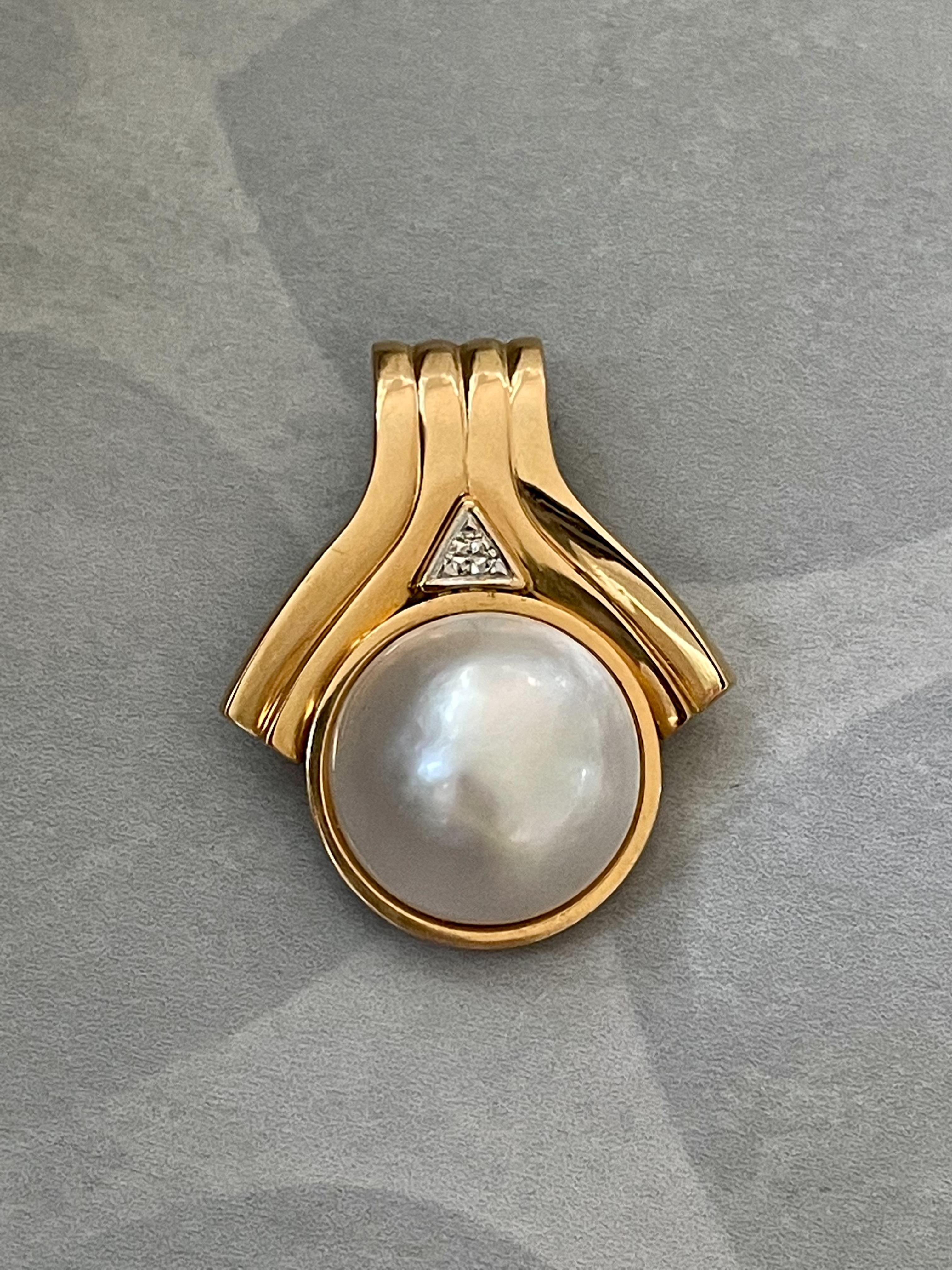 Women's Modern Mabe Pearl 14 Karat Yellow Gold Pendant, Enhancer Style For Sale