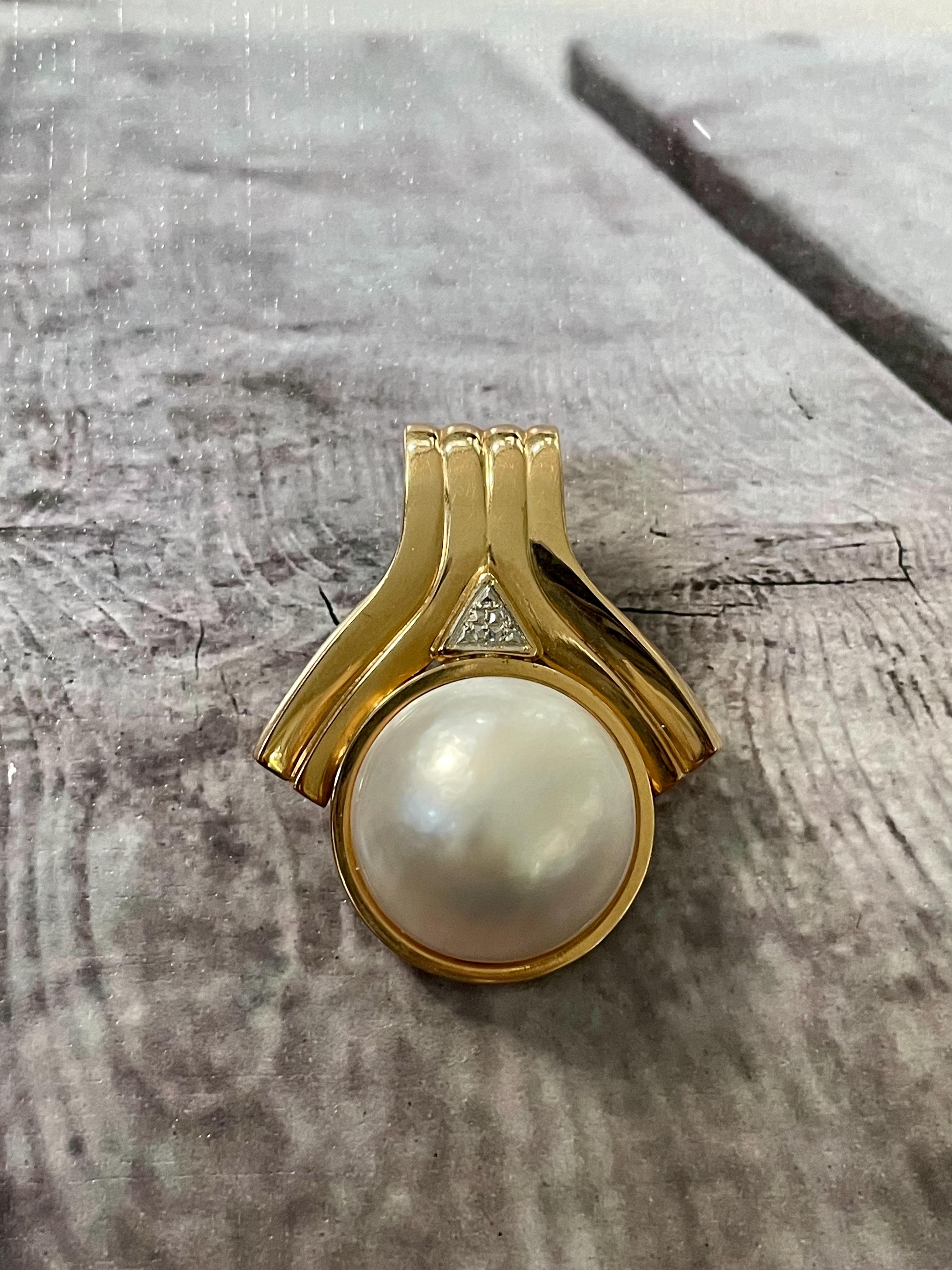 Modern Mabe Pearl 14 Karat Yellow Gold Pendant, Enhancer Style For Sale 1
