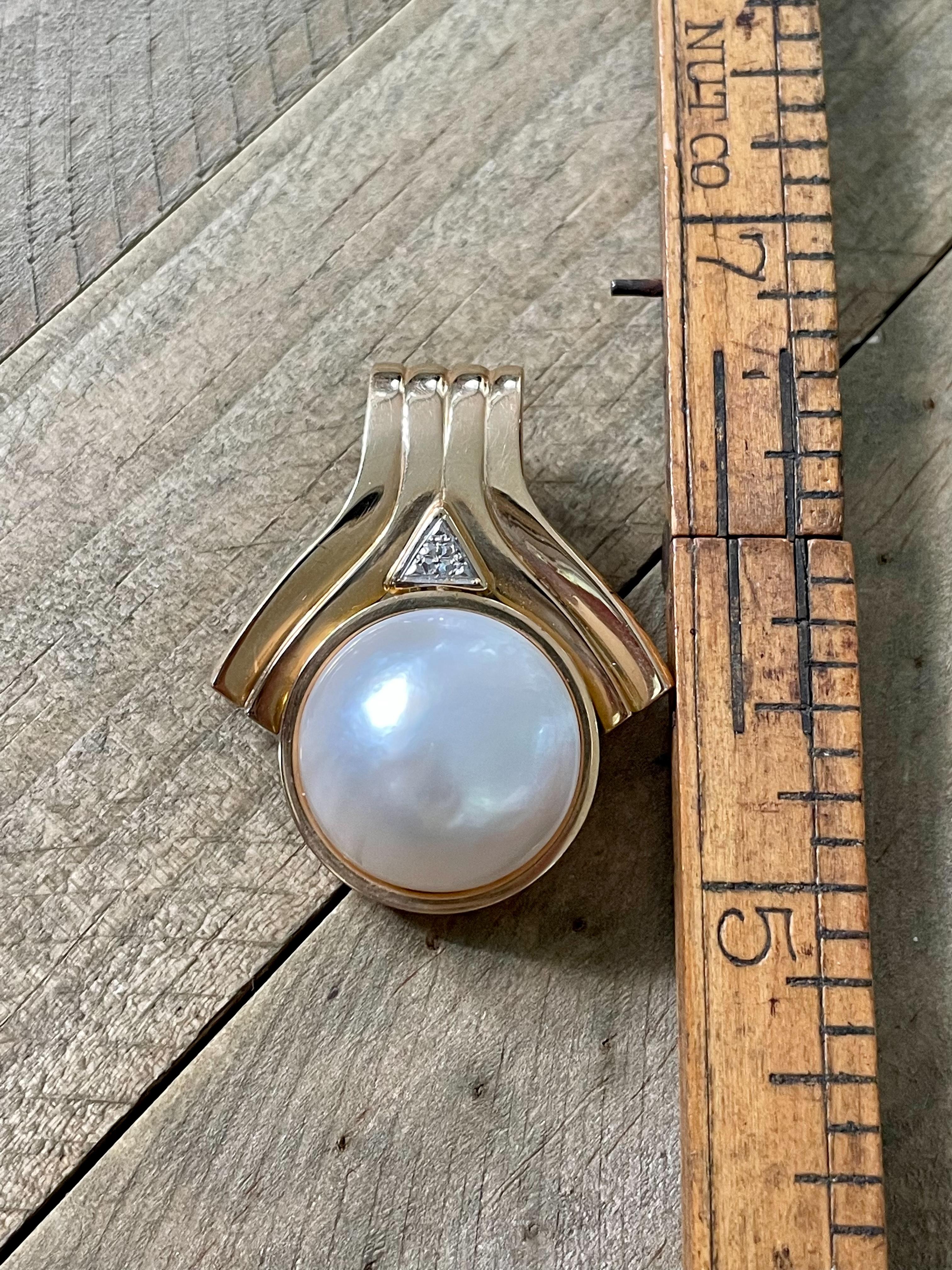 Modern Mabe Pearl 14 Karat Yellow Gold Pendant, Enhancer Style For Sale 4