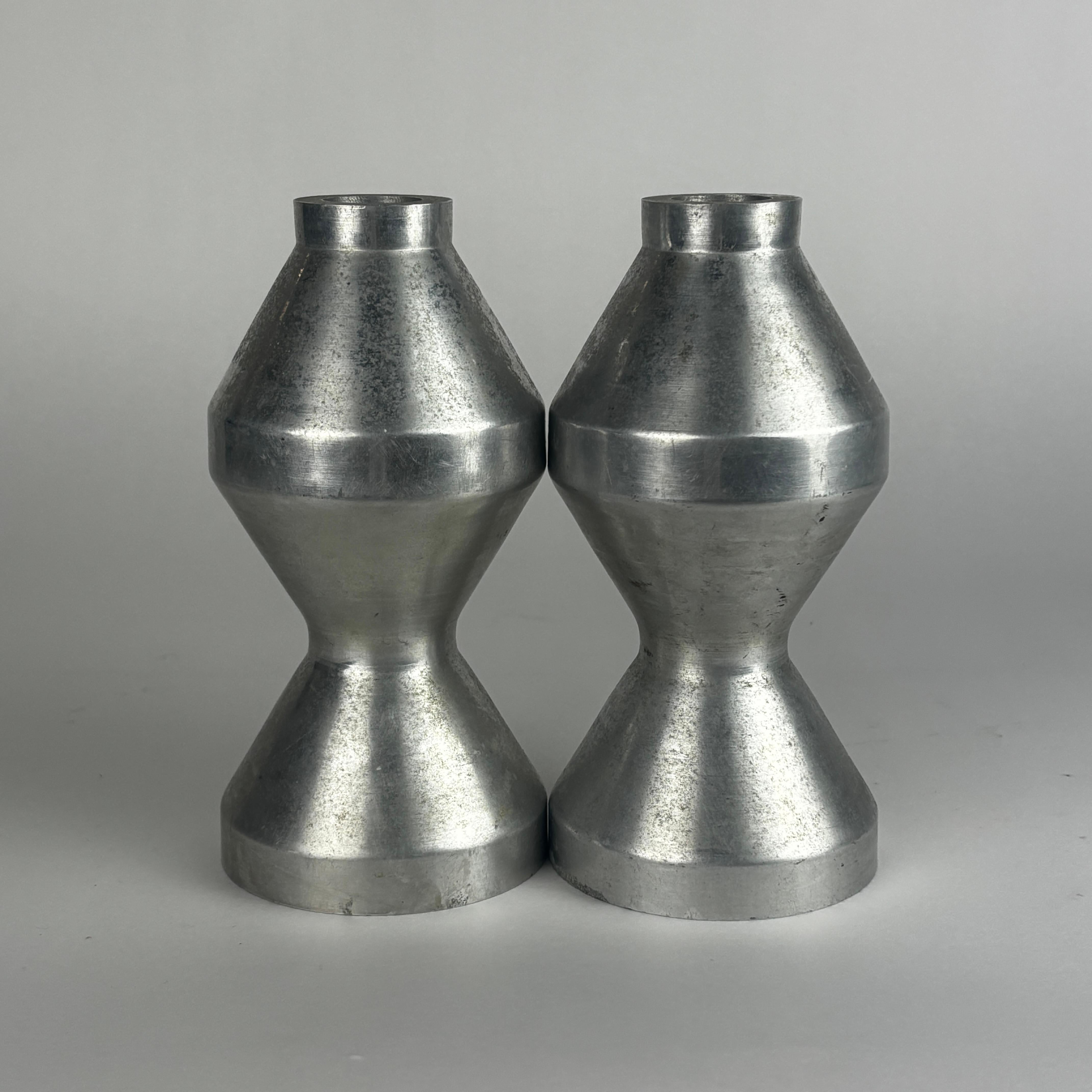 Mid-Century moderno Portacandele torniti in alluminio Modern Machinists in vendita