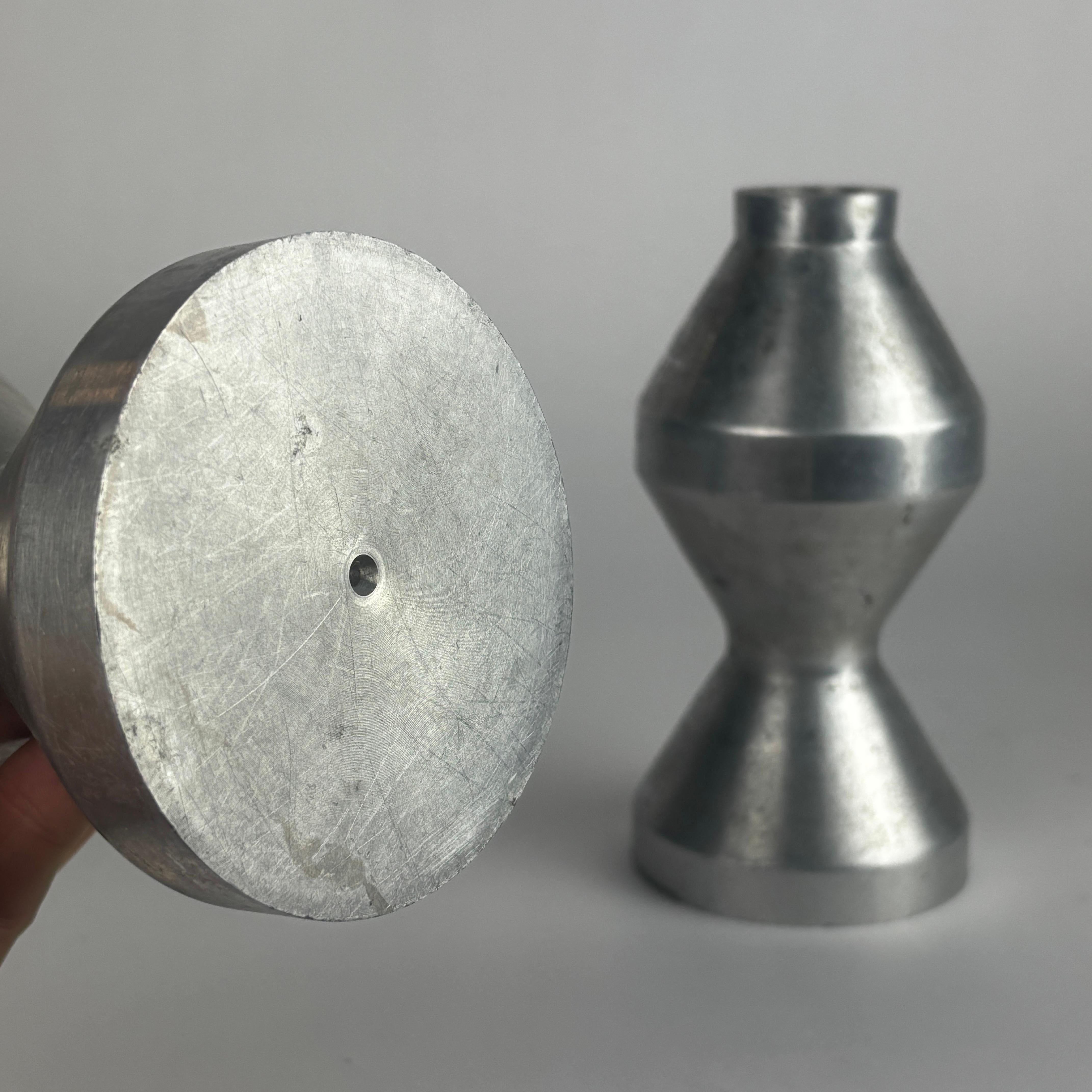 Americano Portacandele torniti in alluminio Modern Machinists in vendita