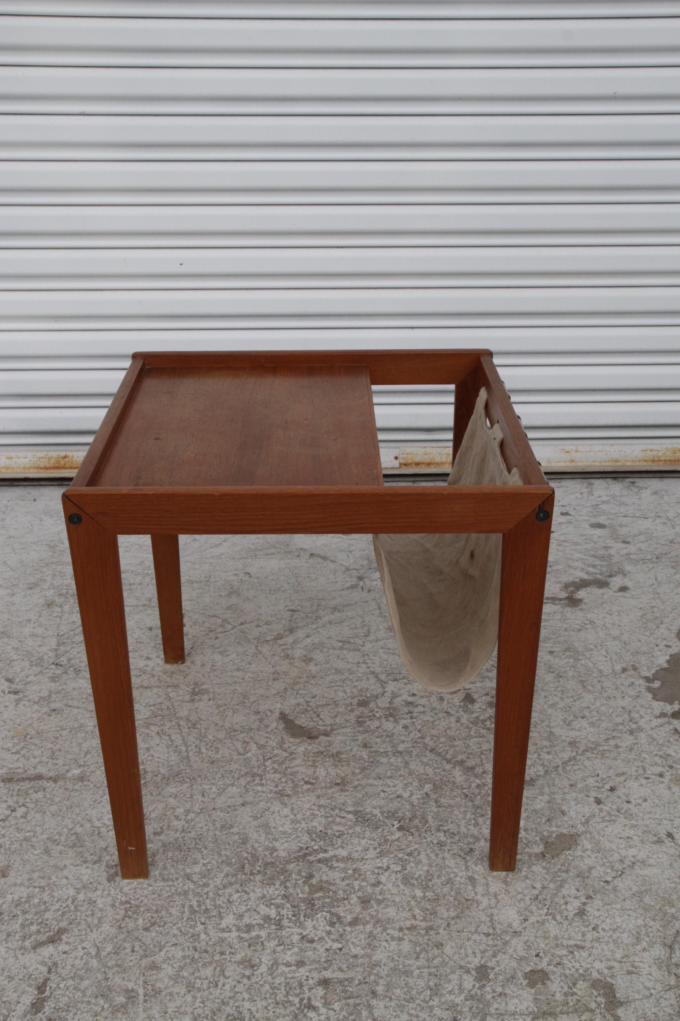 Bent Silberg Mobler Danish Modern Teak Sling Magazine Table/Rack In Good Condition For Sale In Pasadena, TX