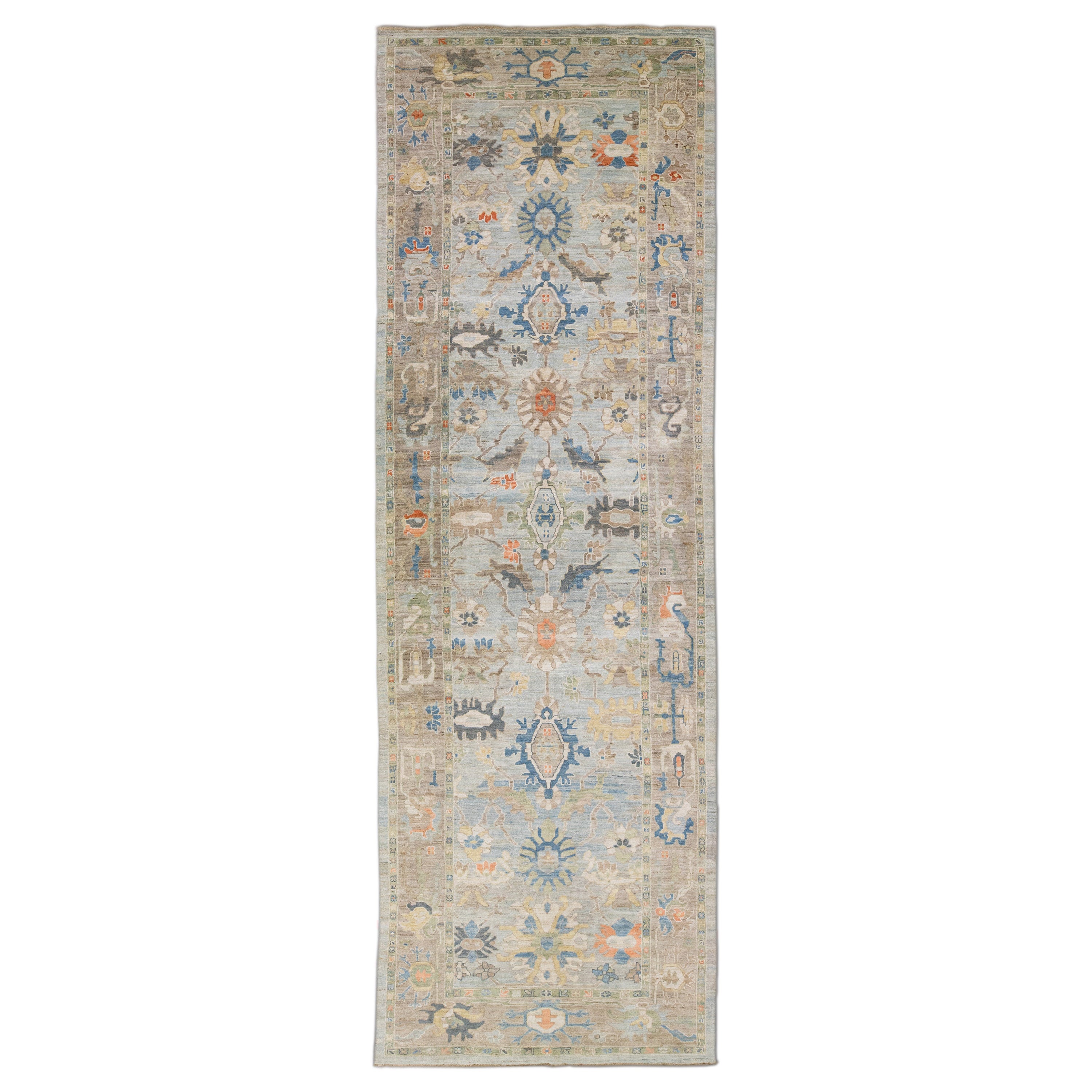 Runner moderno in lana Mahal blu fatto a mano con disegno floreale