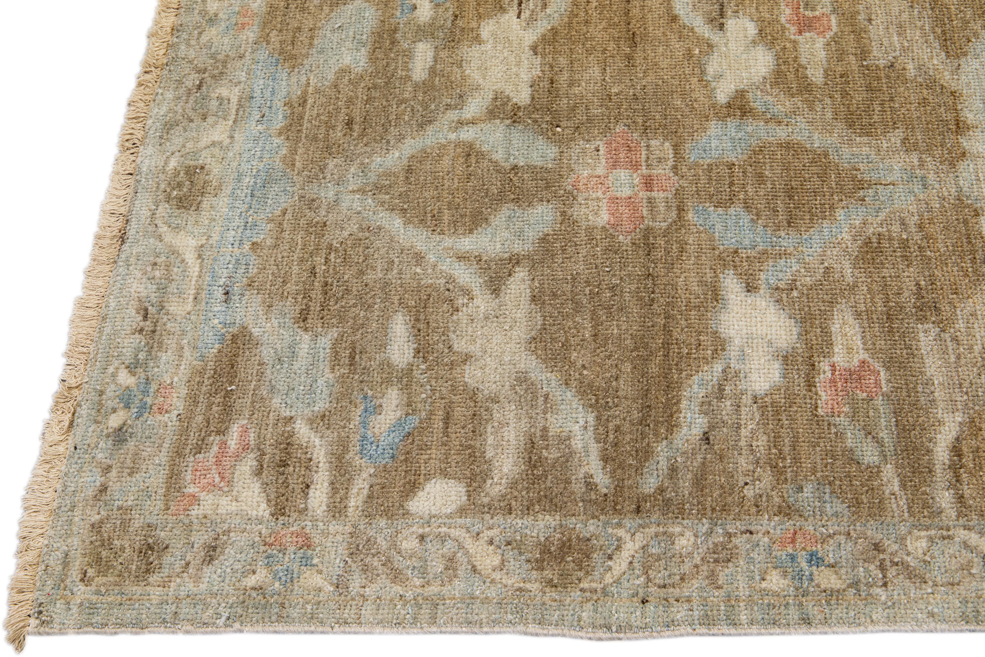 Moderner moderner Mahal Brauner handgefertigter langer Woll-Läufer mit Blumenmuster (Handgeknüpft) im Angebot
