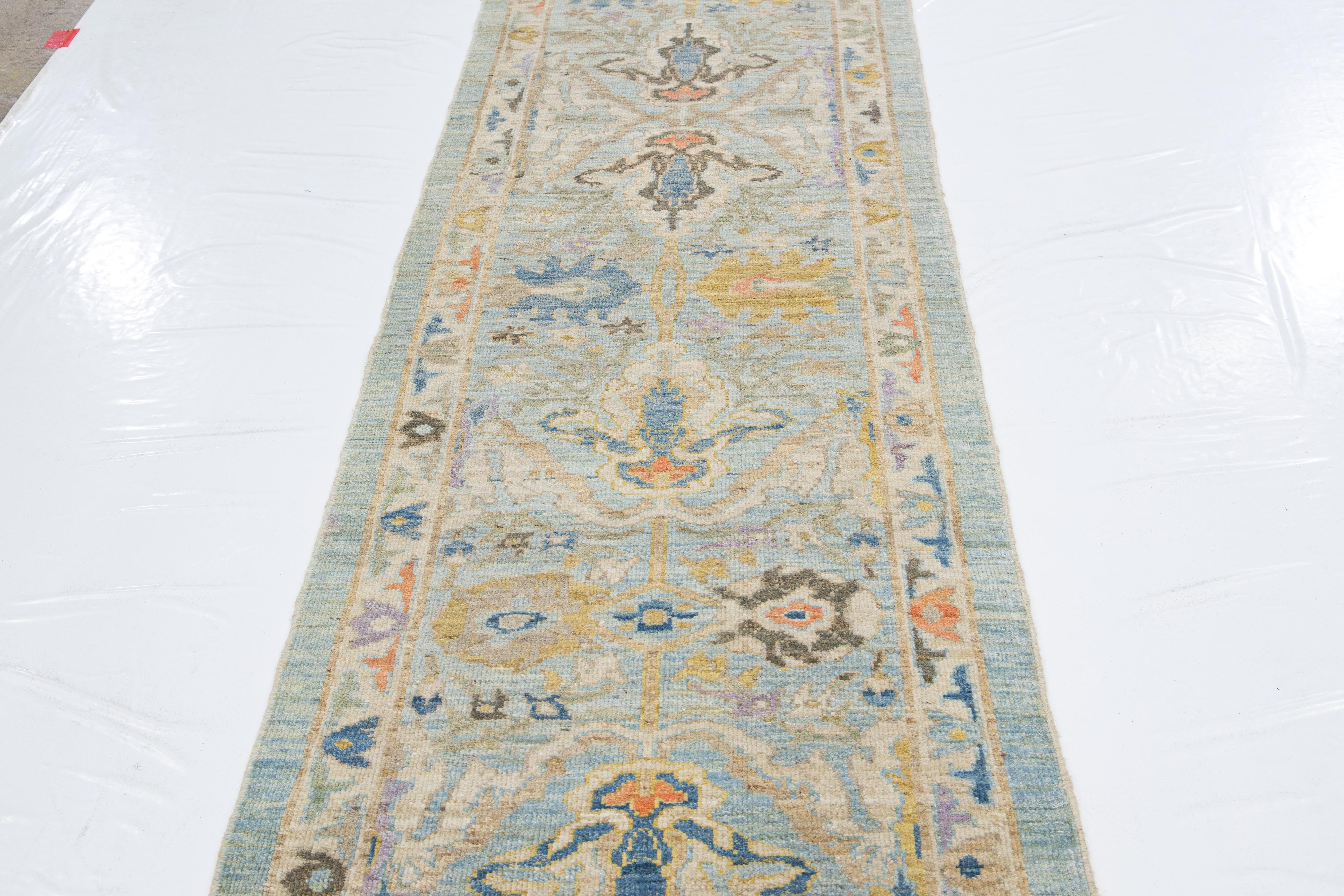 Moderner moderner Mahal-Läufer aus blauer Wolle mit Blumenmuster, handgefertigt im Angebot 2