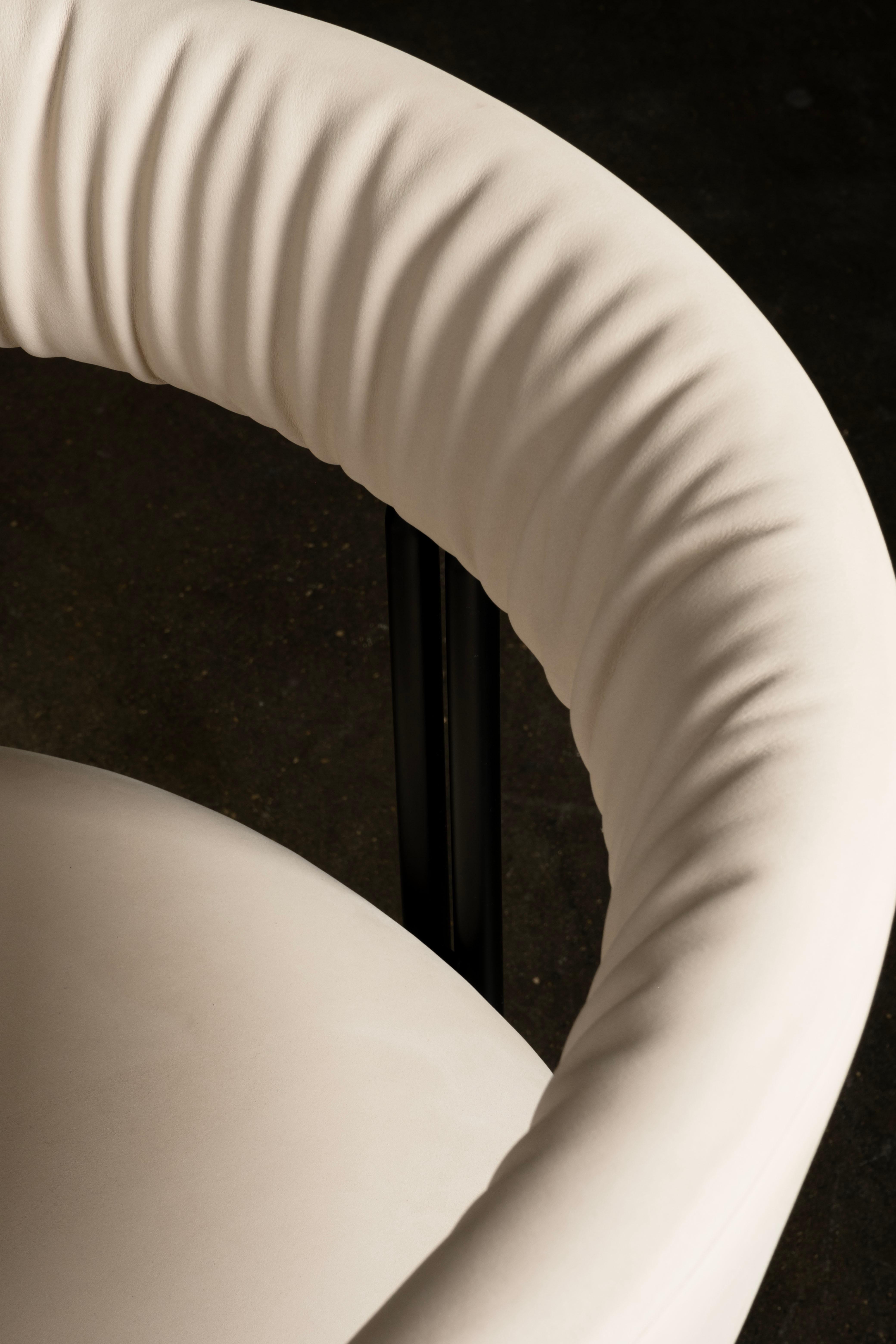Chaise de salle à manger moderne Maia Set/4, cuir italien beige, fait à la main par Greenapple en vente 5