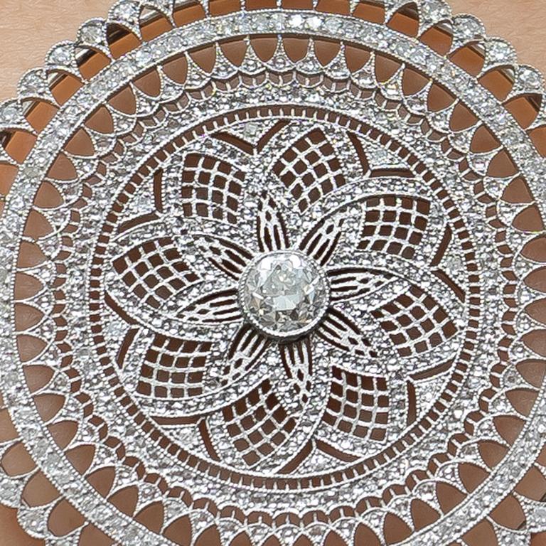 Taille rose Pendentif Moderns Mandala en diamant et platine sur Corde noire en vente