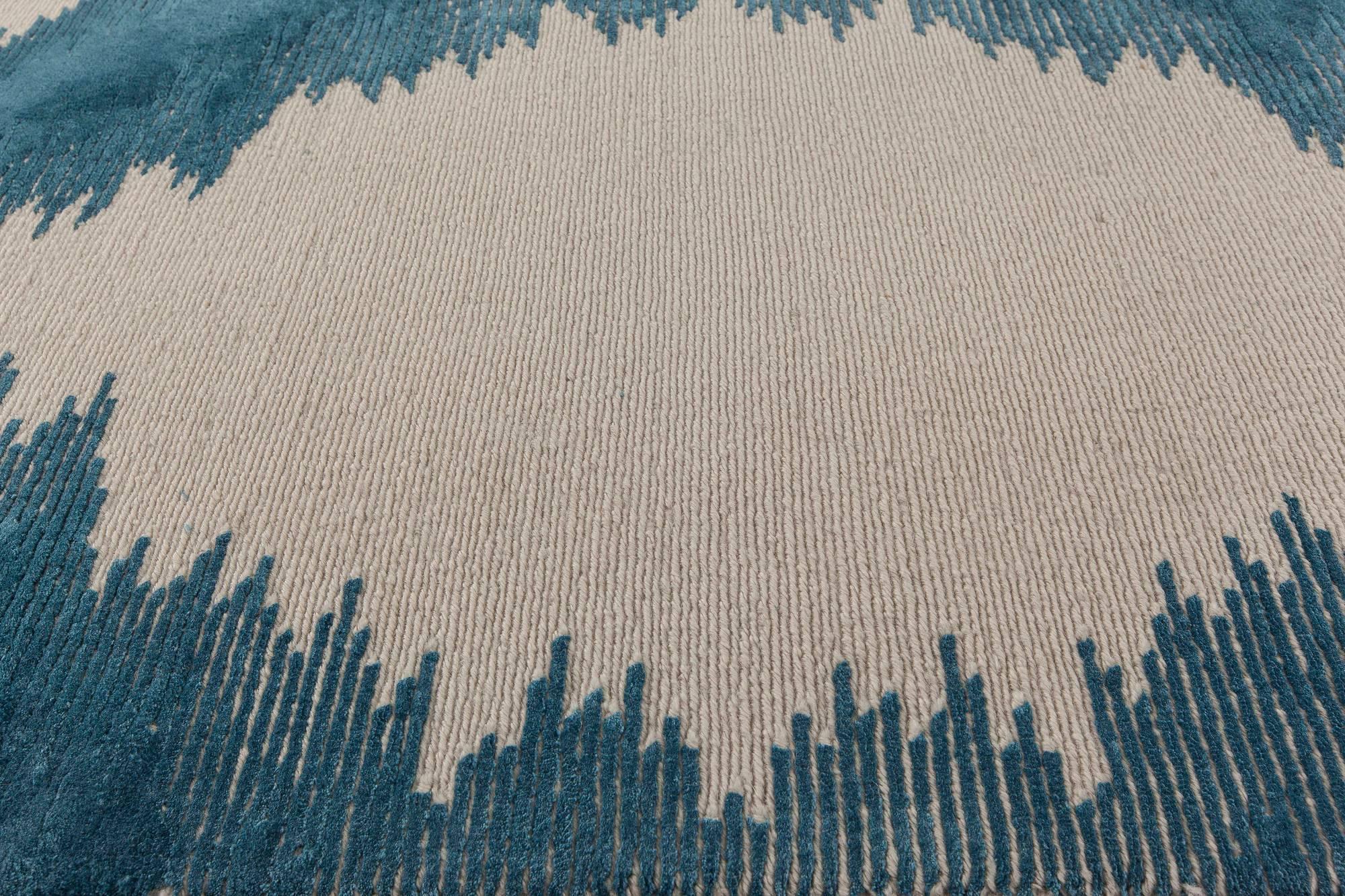 Modern Mandorla handmade silk rug by Doris Leslie Blau.
Size: 13'0
