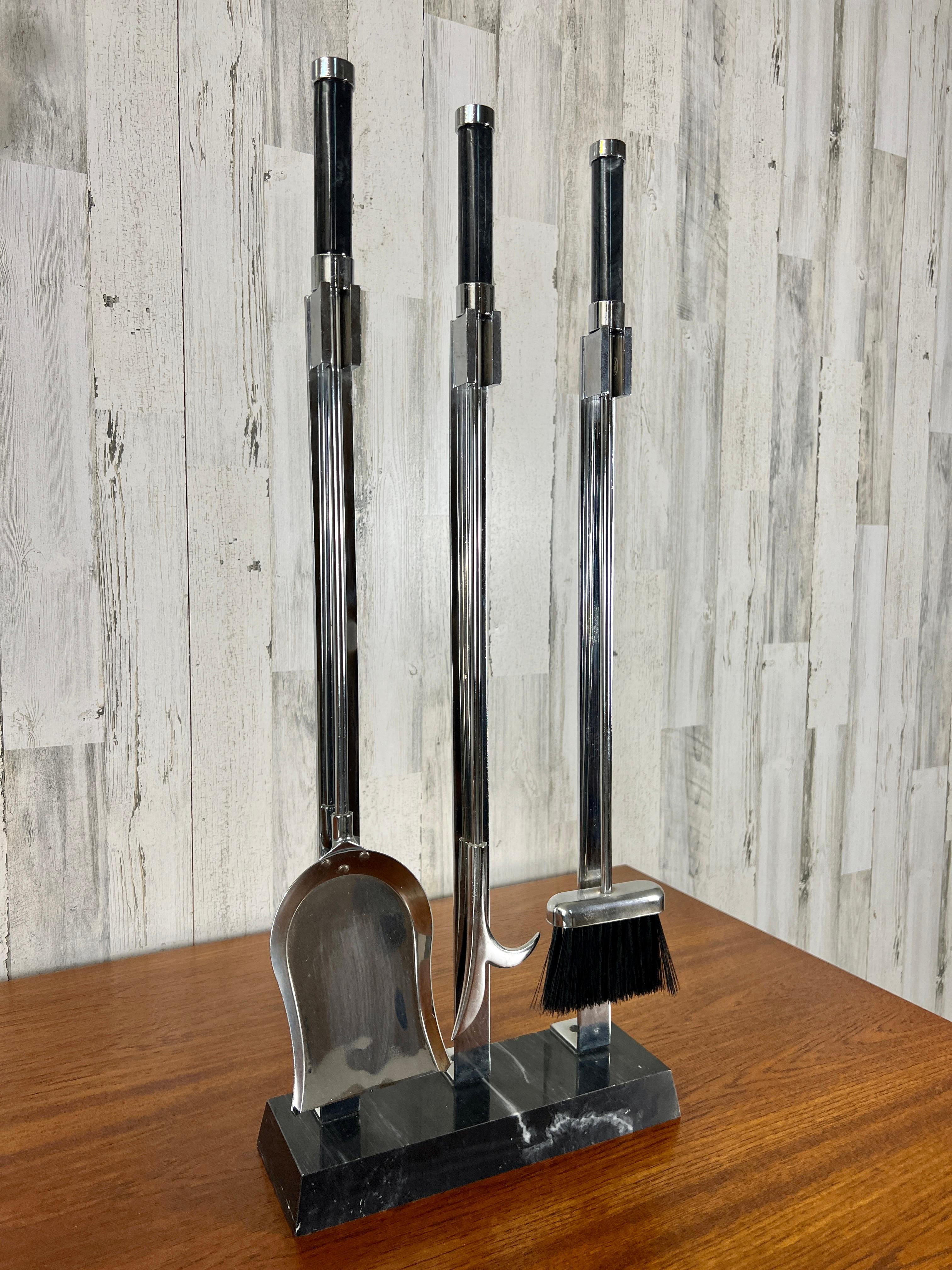 Modern Marble & Chrome Fireplace Tools In Good Condition For Sale In Denton, TX