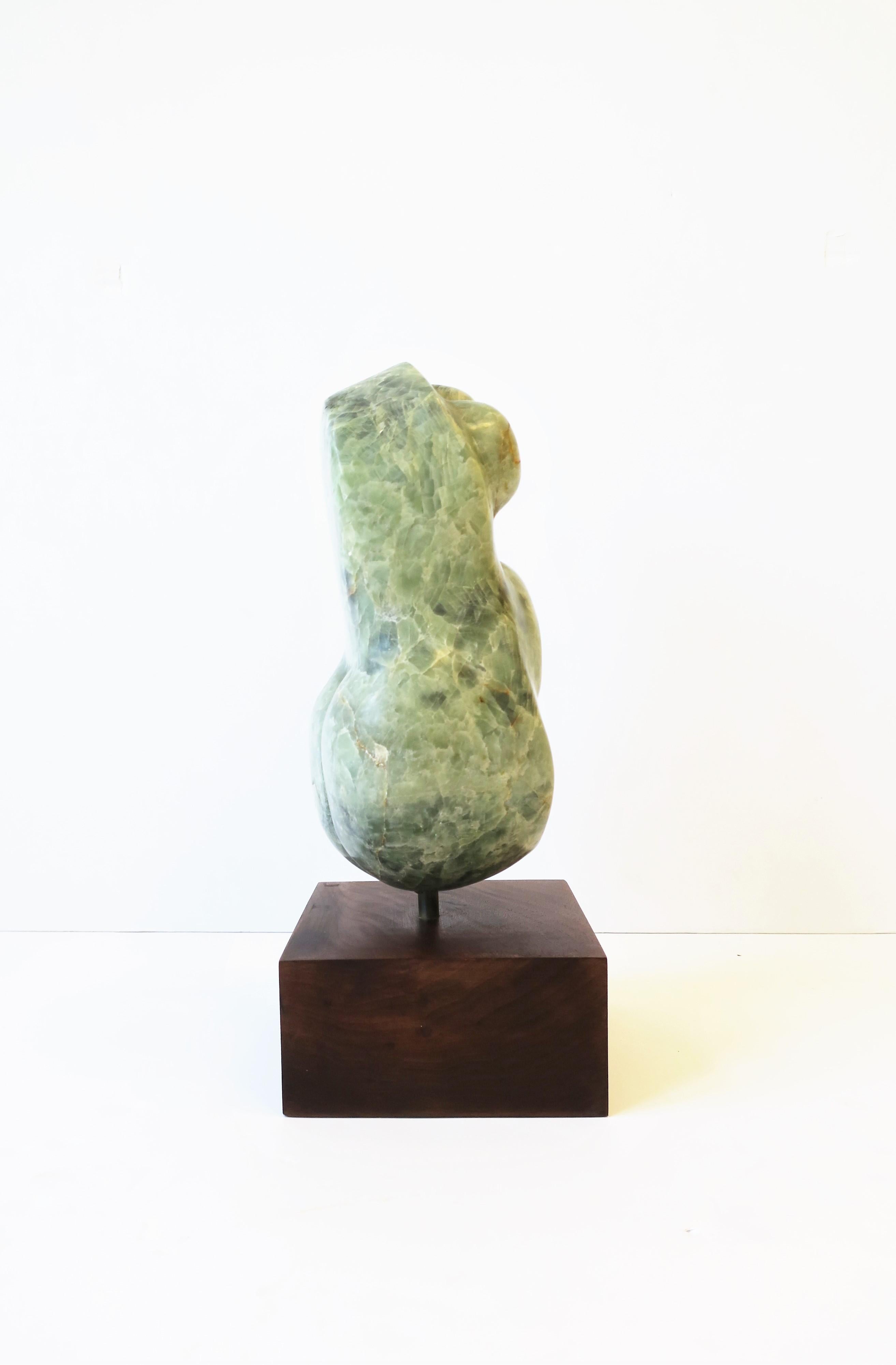 Moderne figurative weibliche Torso-Skulptur aus Marmor im Angebot 9