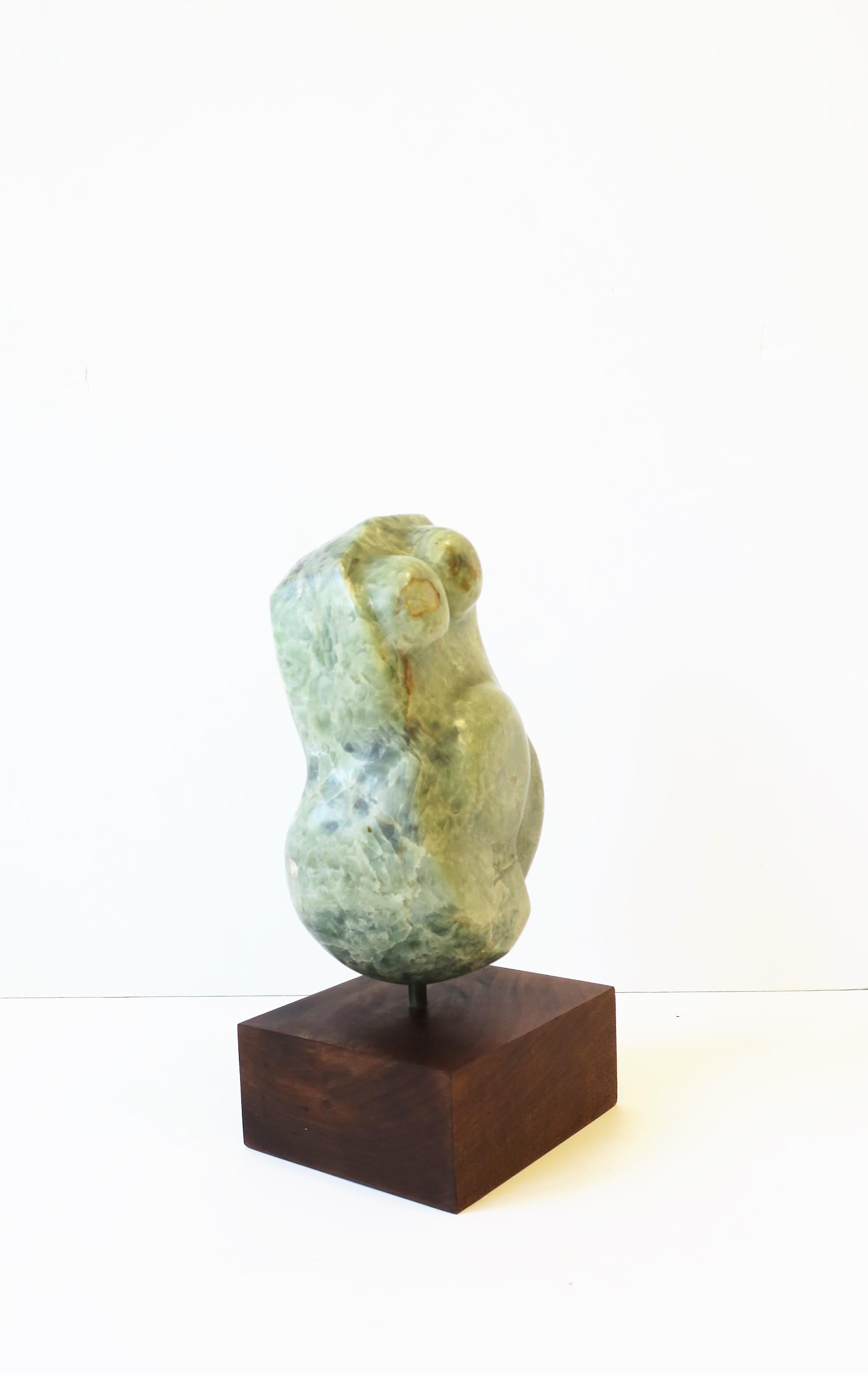 Moderne figurative weibliche Torso-Skulptur aus Marmor im Angebot 10