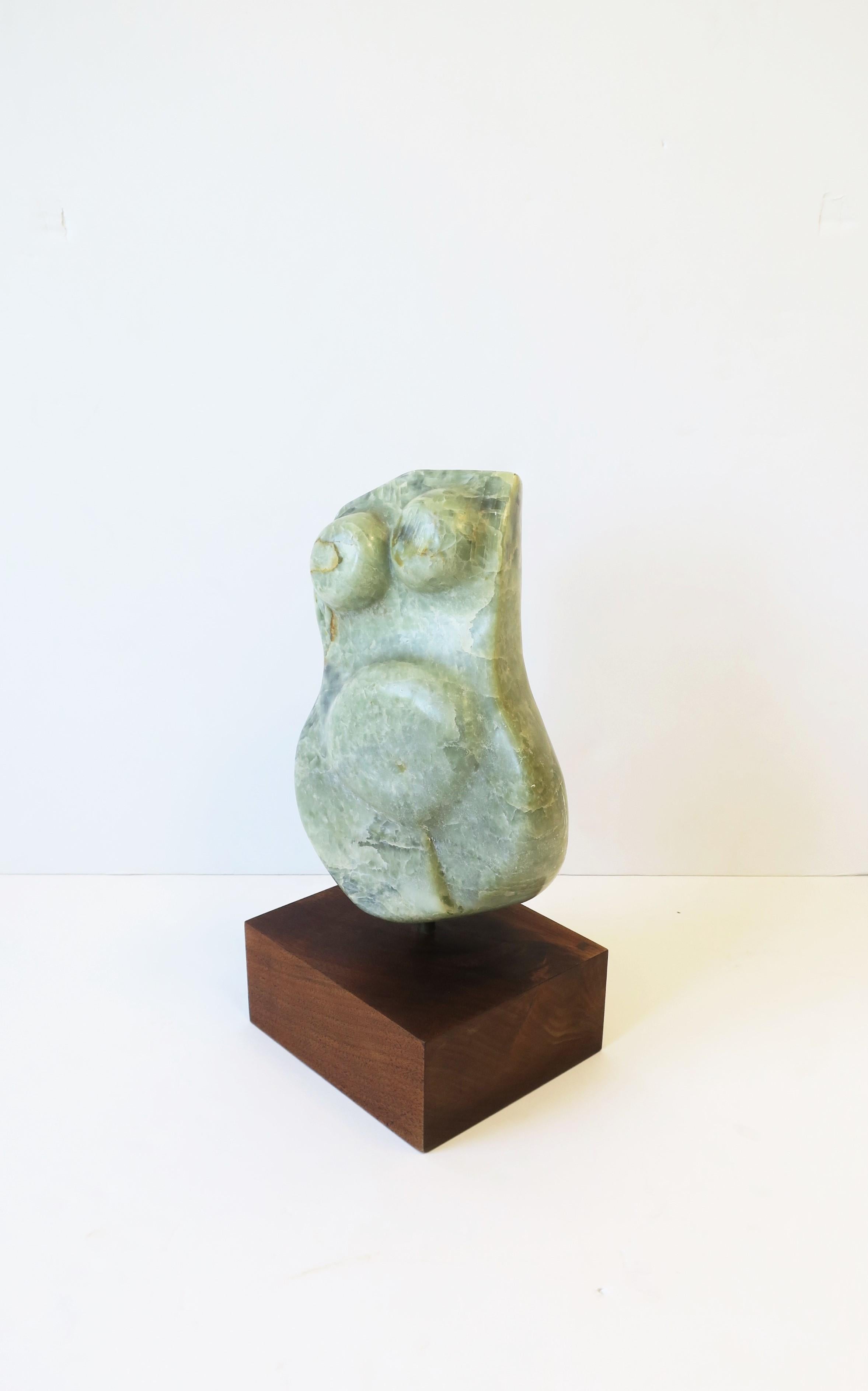 Moderne figurative weibliche Torso-Skulptur aus Marmor (amerikanisch) im Angebot