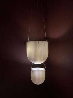 Sospensione moderna in marmo 'Sencer' di On.Entropy, in marmo traslucido