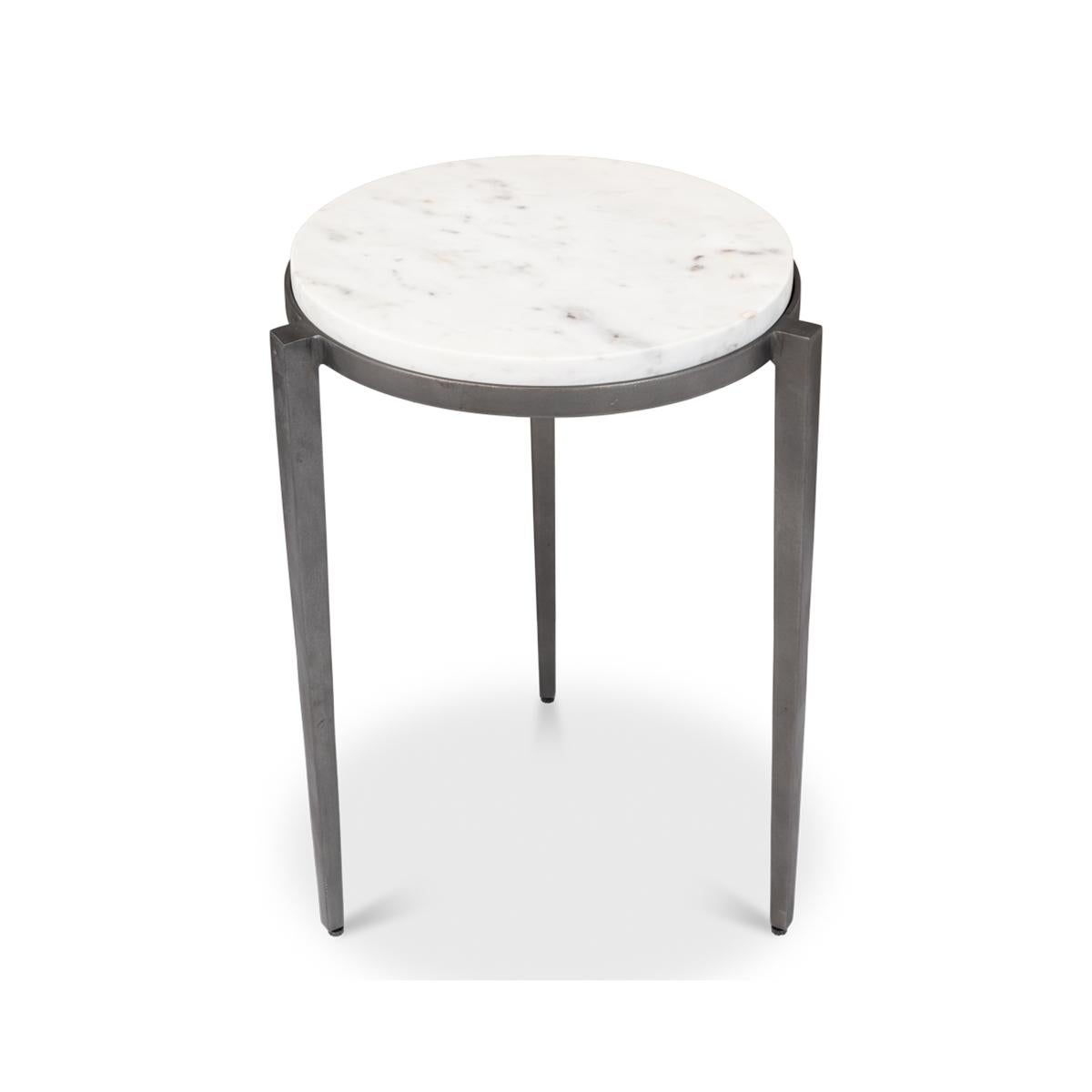 Asiatique Table d'appoint moderne à plateau en marbre en vente