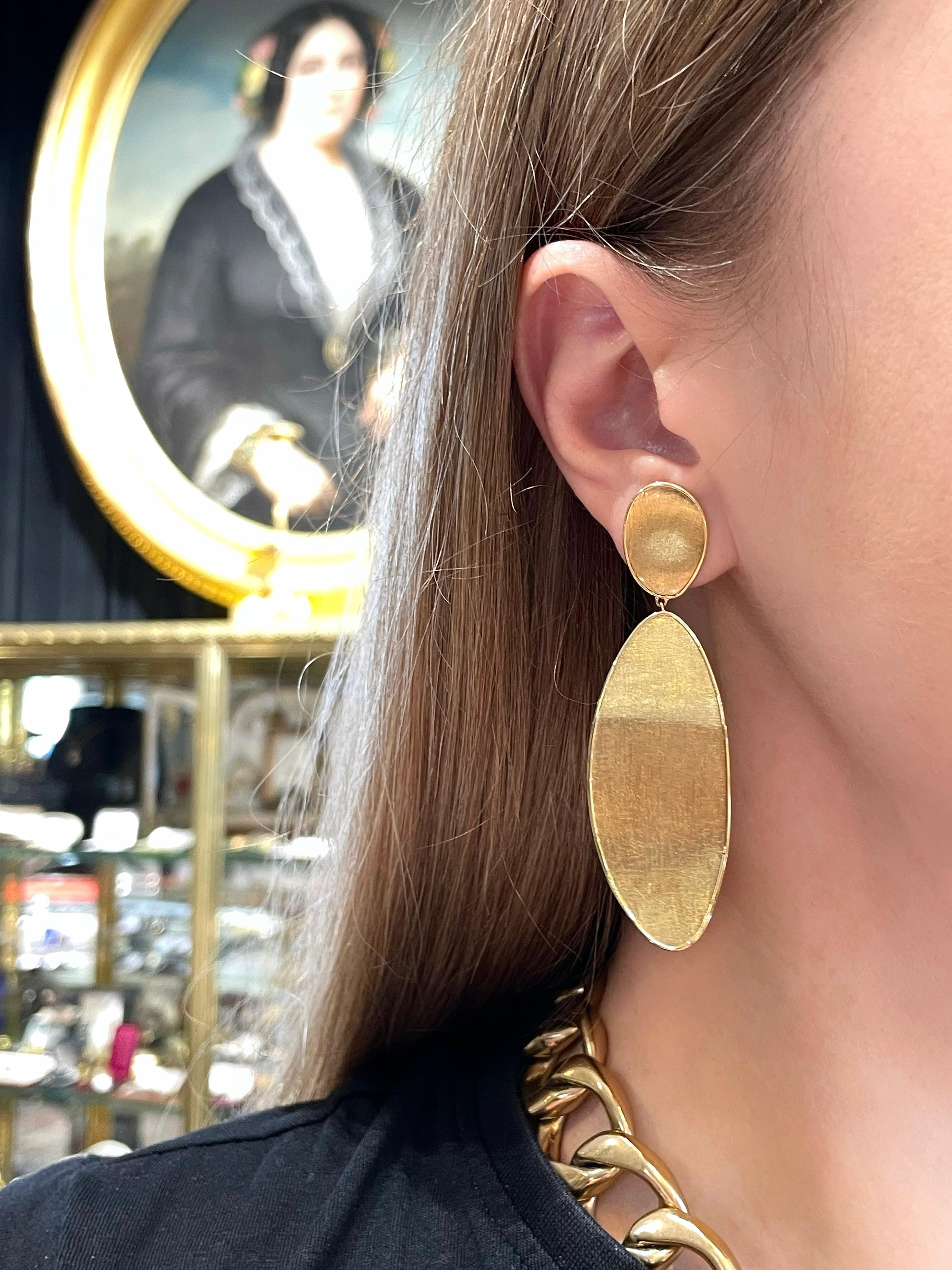 This is a pair of drop earrings designed by Italian jewellery brand Marco Bicego for “Lunaria” collection. The piece is crafted in 18K yellow gold. 

Signed: “Marco Bicego. Made in Italy”

Weight: 10.23g
Length: 7.2cm

IMPORTANT: As a buyer, you are