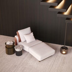 Moderne Margem Chaise Longue aus weichem Stoff, natürlichem Leder und dunkler Eiche