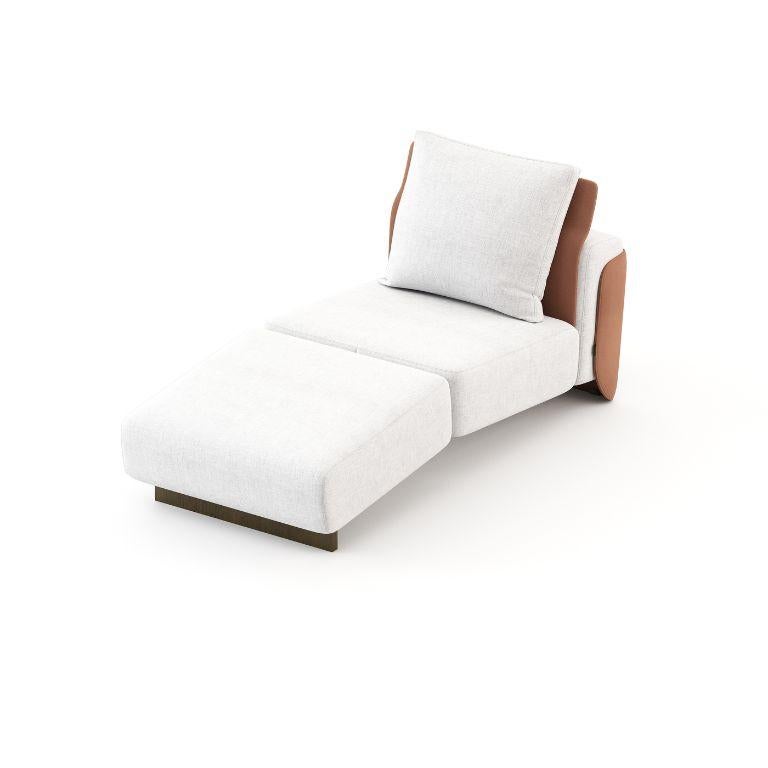 Moderne Margem Chaise Longue aus weichem Stoff, natürlichem Leder und dunkler Eiche (Organische Moderne) im Angebot