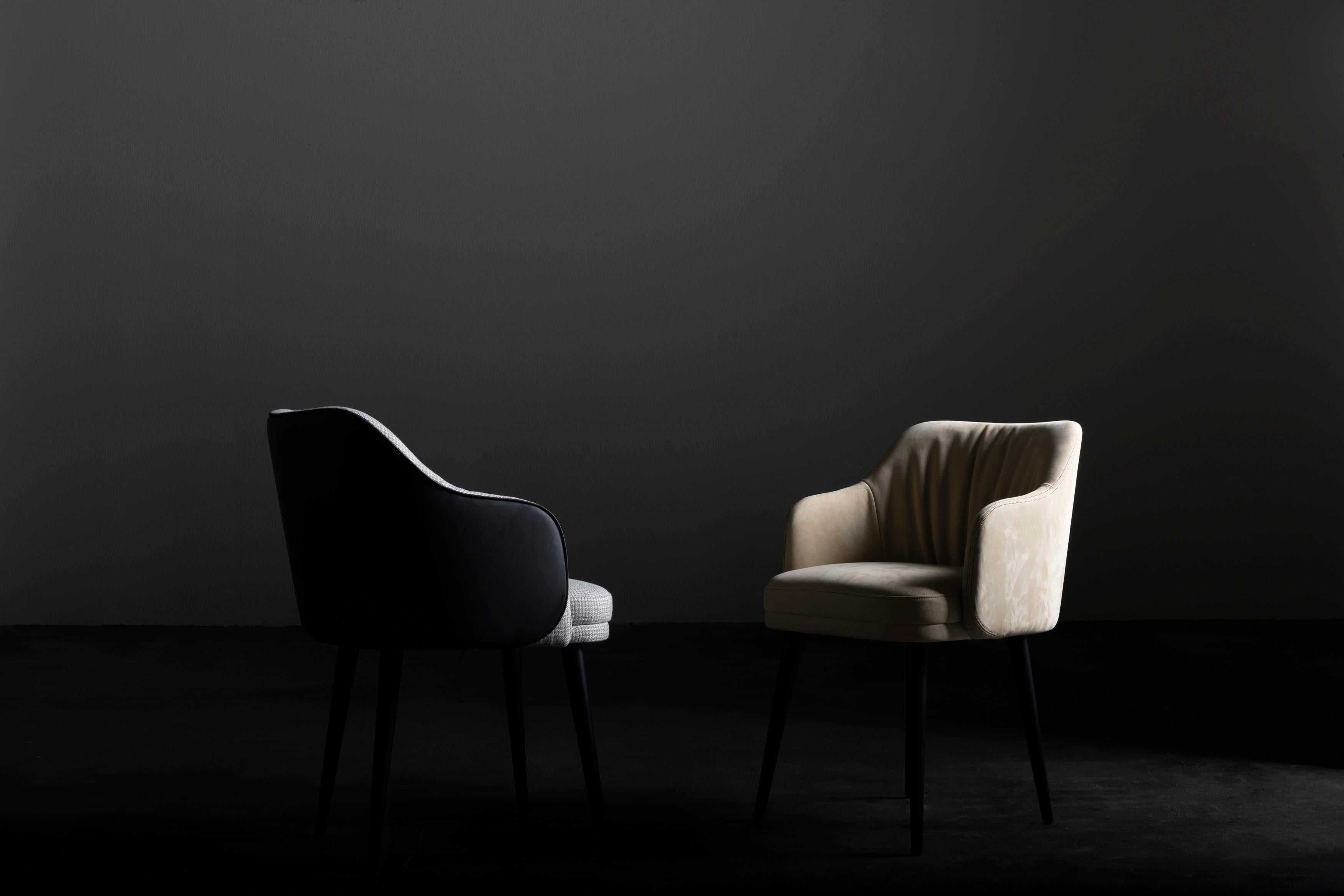 XXIe siècle et contemporain Chaise de salle à manger moderne Margot, laiton, lin de coton, fabriquée à la main au Portugal par Greenapple en vente