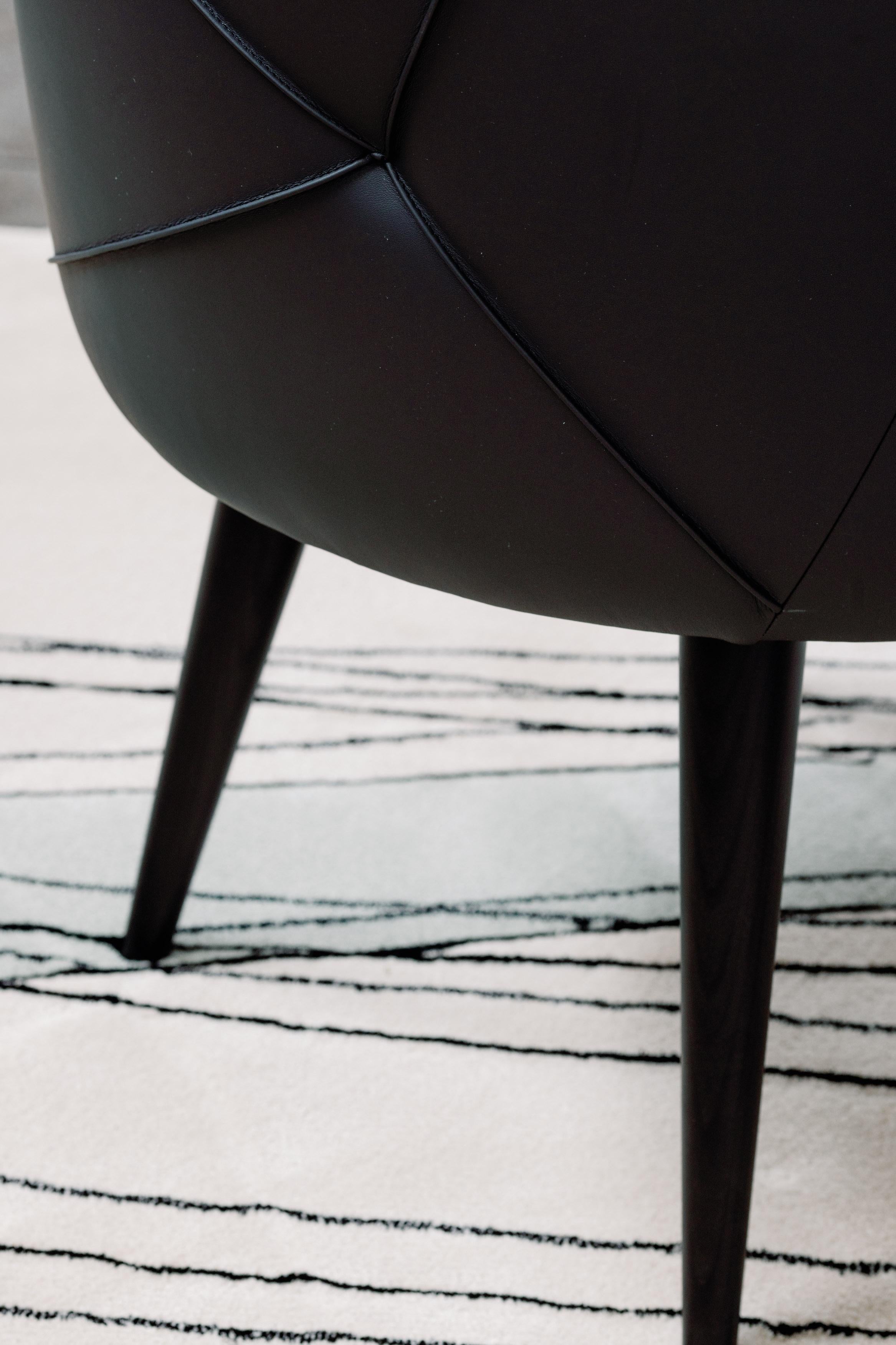 Chaises de salle à manger modernes Margot, cuir noir, fabriquées à la main au Portugal par Greenapple en vente 5
