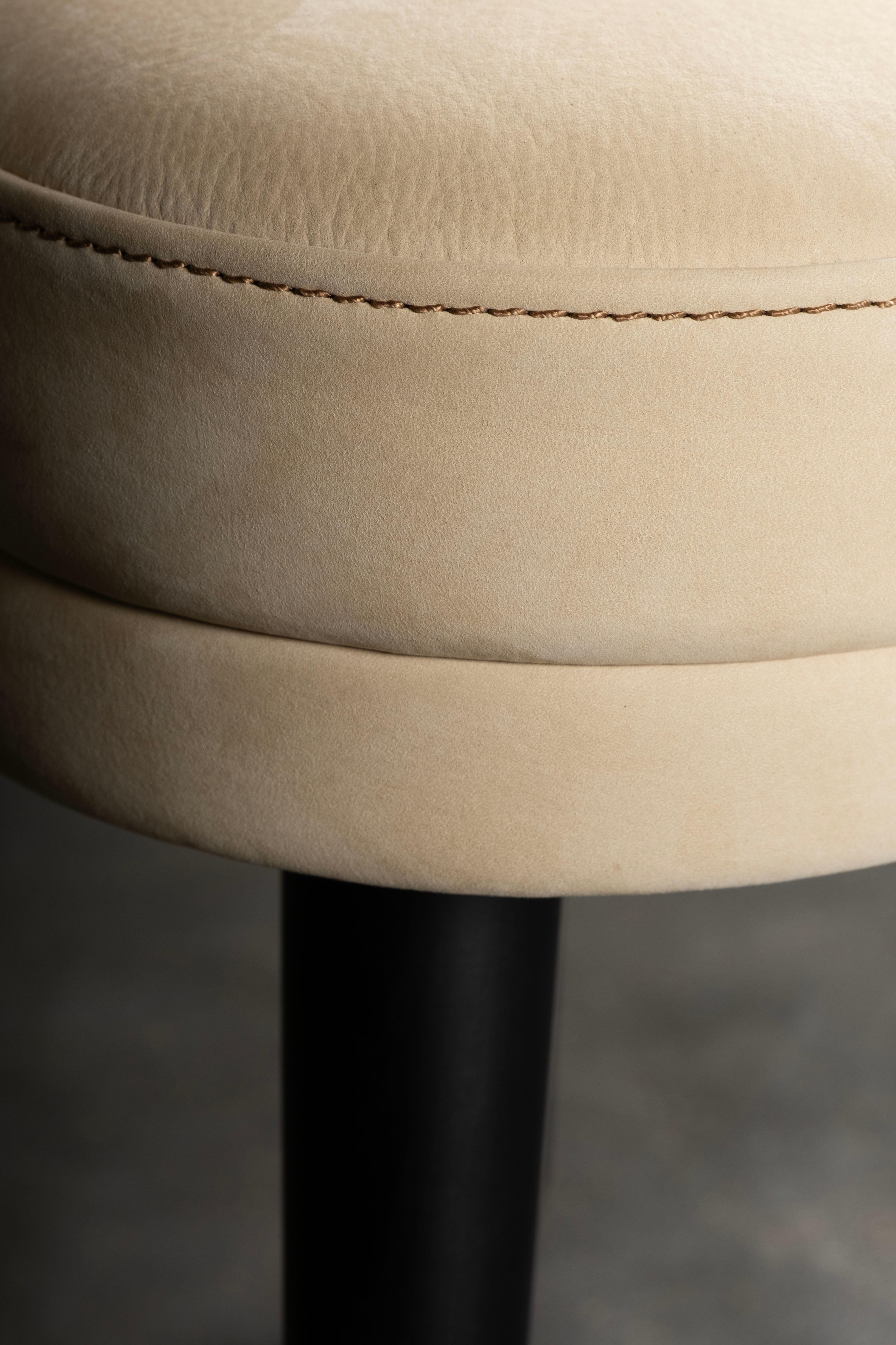 Cuir Chaises de salle à manger modernes Margot, cuir nubuck, fabriquées à la main au Portugal par Greenapple en vente
