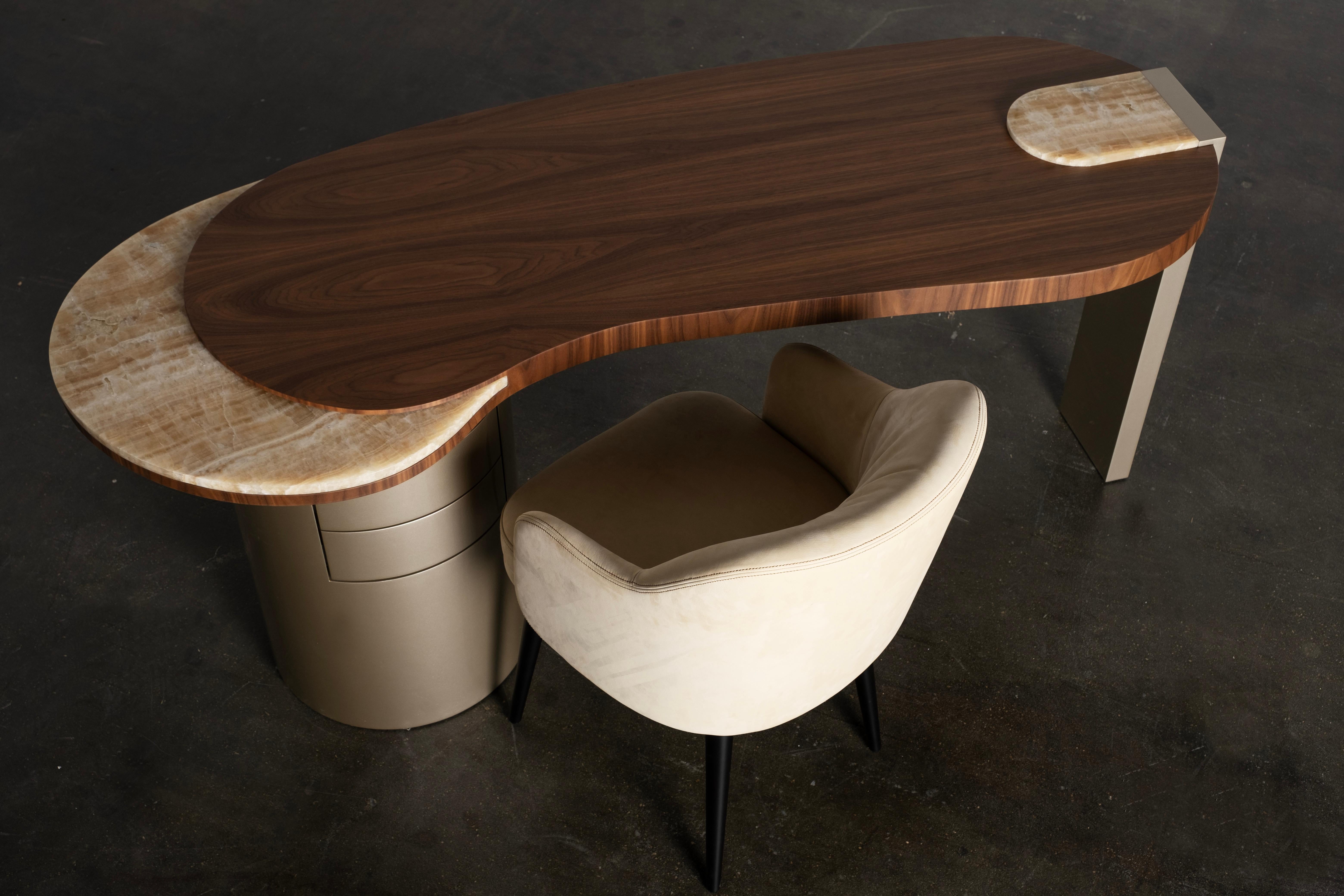 Sillas de comedor modernas Margot, piel nobuk, hechas a mano en Portugal by Greenapple en venta 7