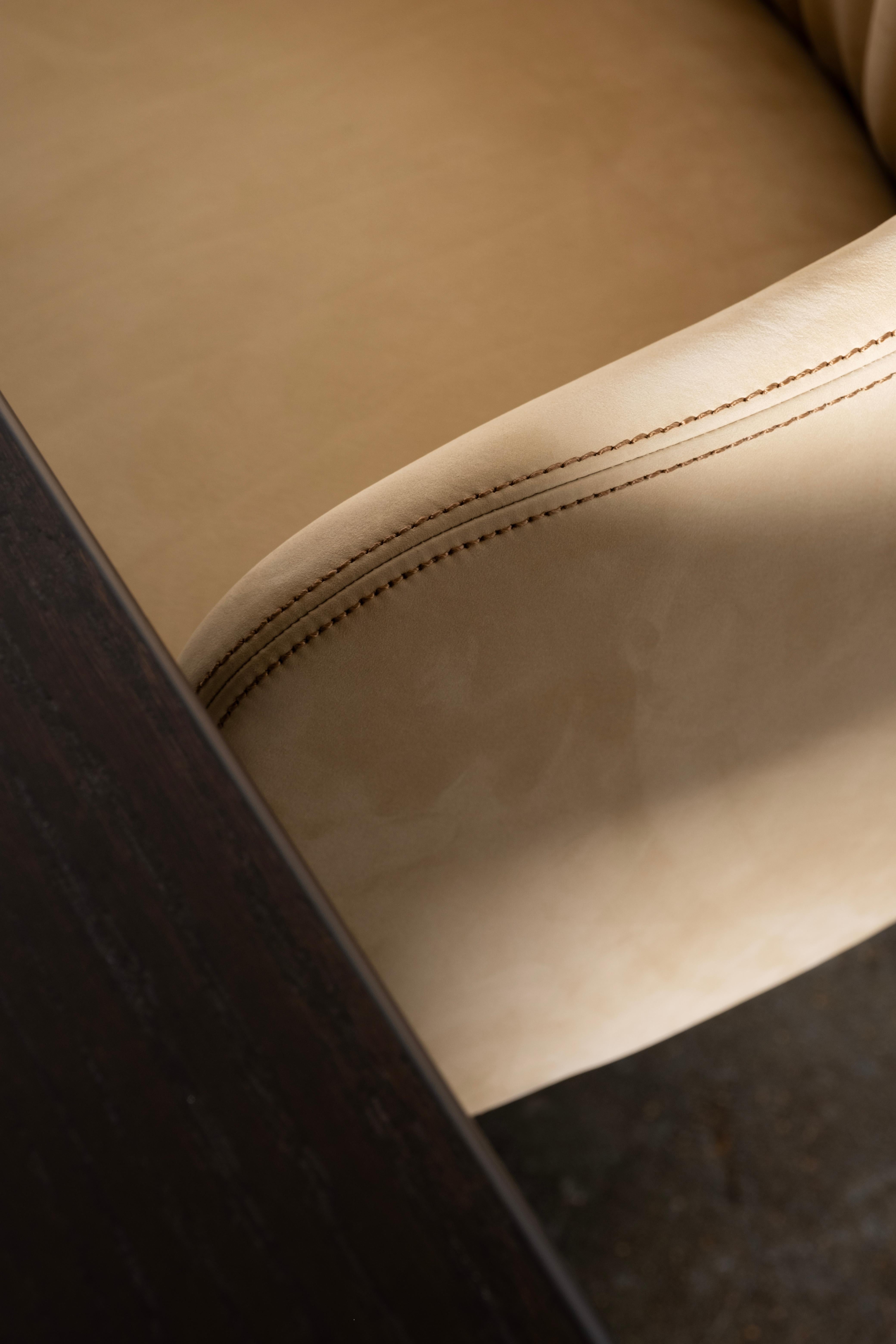 XXIe siècle et contemporain Chaises de salle à manger modernes Margot, cuir nubuck, fabriquées à la main au Portugal par Greenapple en vente
