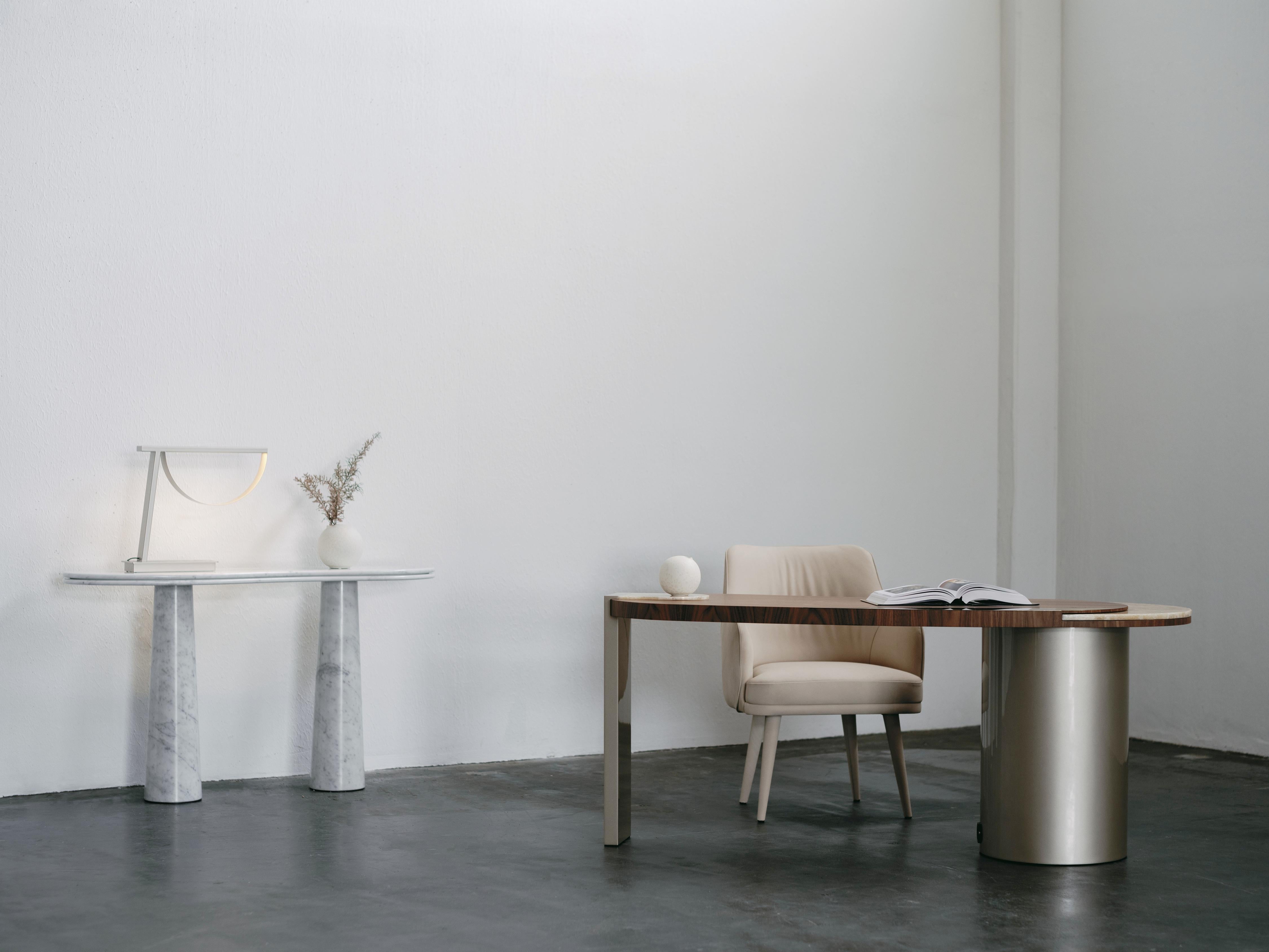 Cuir Chaises de salle à manger modernes Margot, cuir blanc, fabriquées à la main au Portugal par Greenapple en vente