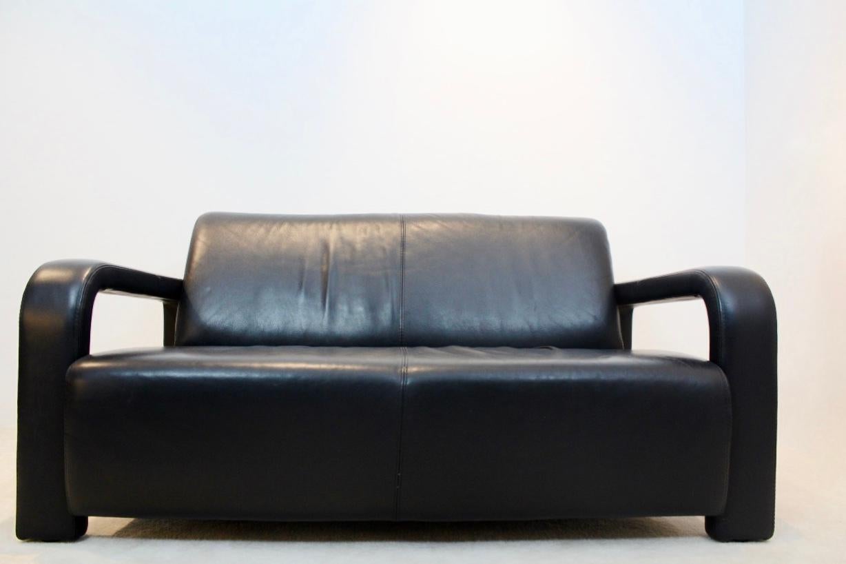 Modernes modernes zweisitziges Marinelli-Sofa aus schwarzem Leder, Italien (Moderne der Mitte des Jahrhunderts) im Angebot