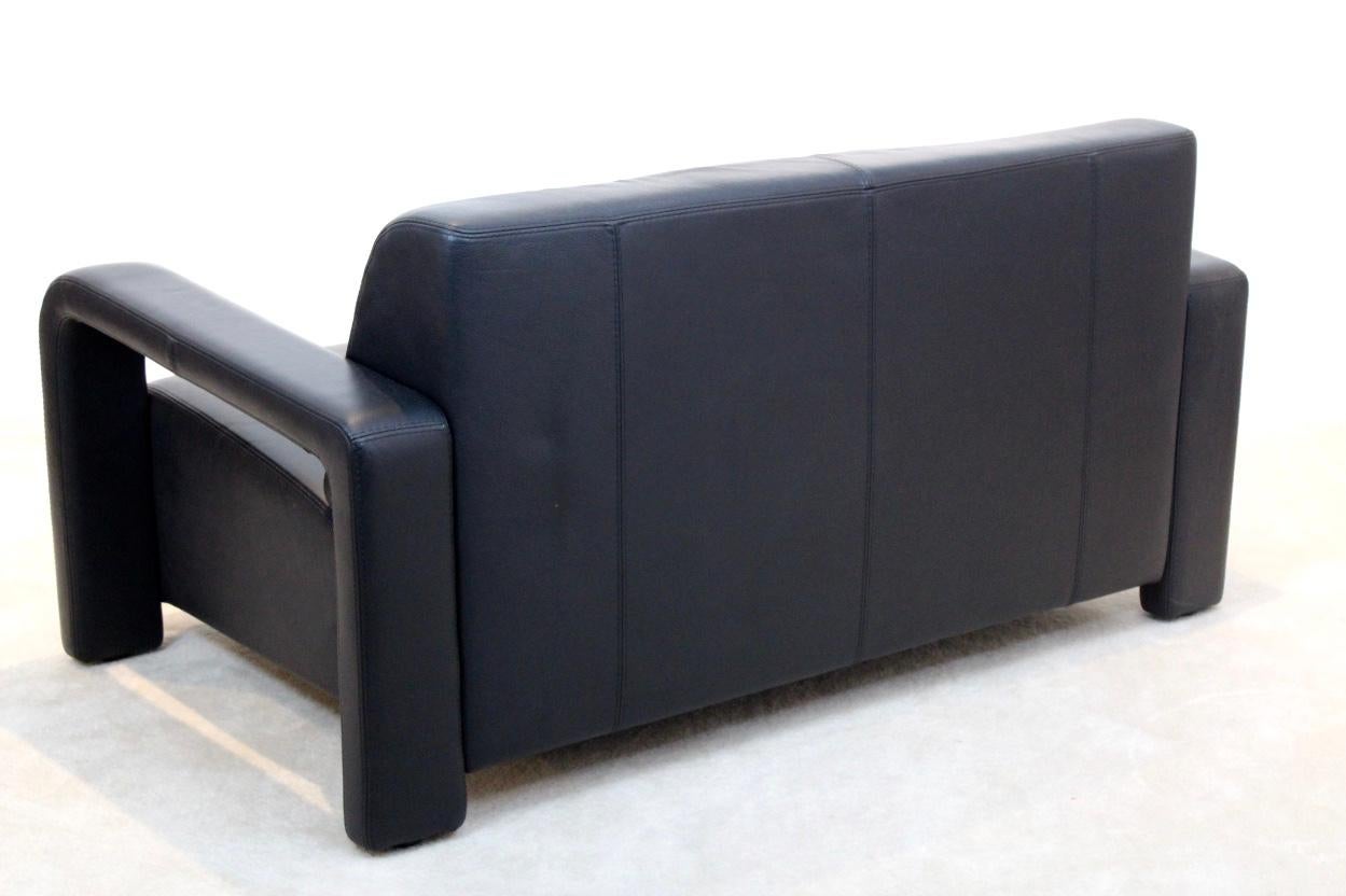Modernes modernes zweisitziges Marinelli-Sofa aus schwarzem Leder, Italien (20. Jahrhundert) im Angebot