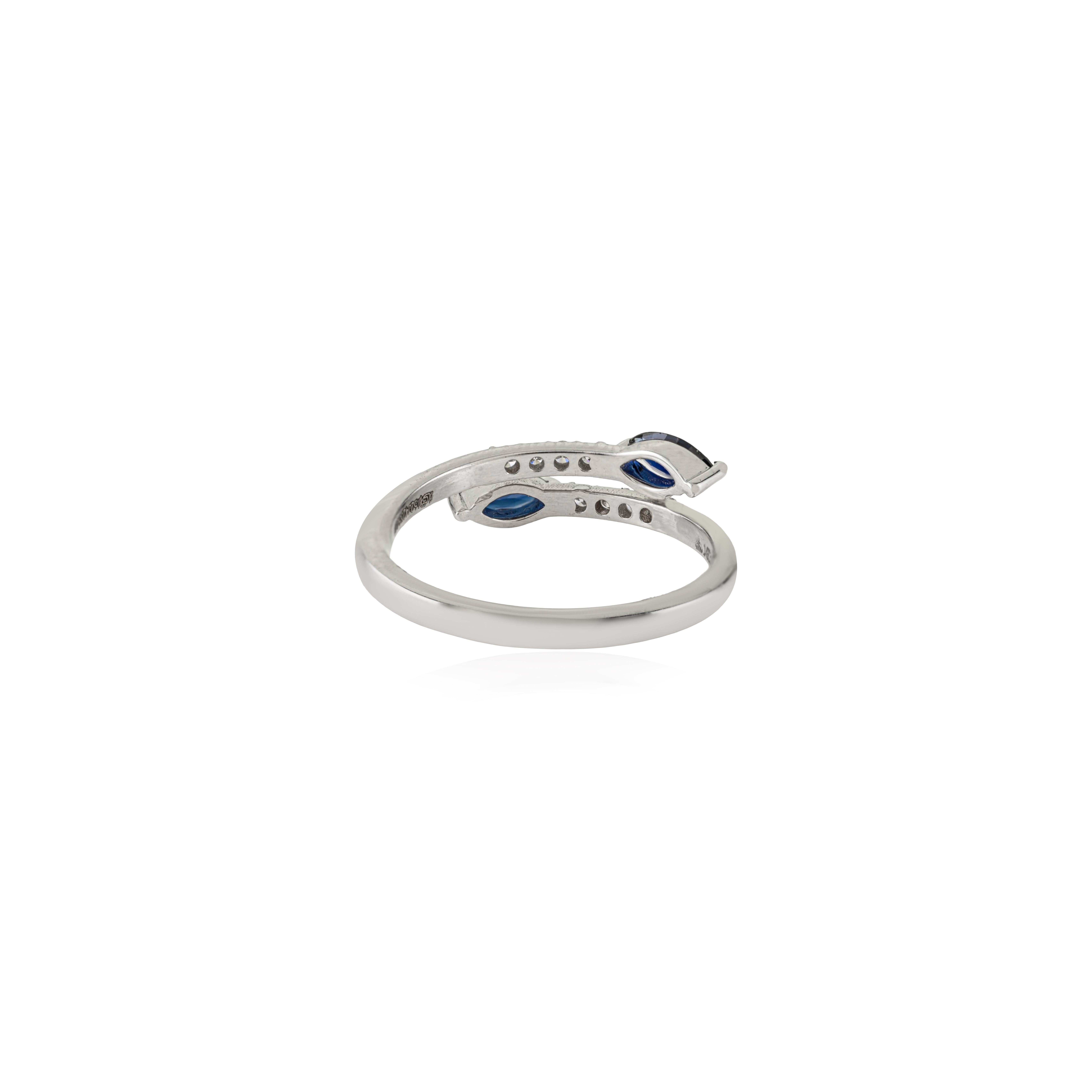 Im Angebot: Moderner Bypass-Ring mit blauem Marquise-Saphir und Diamant aus 14 Karat Weißgold () 5