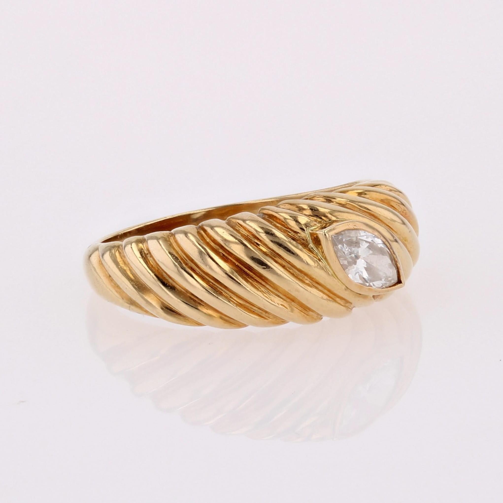 Moderner Gadrooned-Ring aus 18 Karat Gelbgold mit Diamanten im Marquiseschliff im Angebot 7