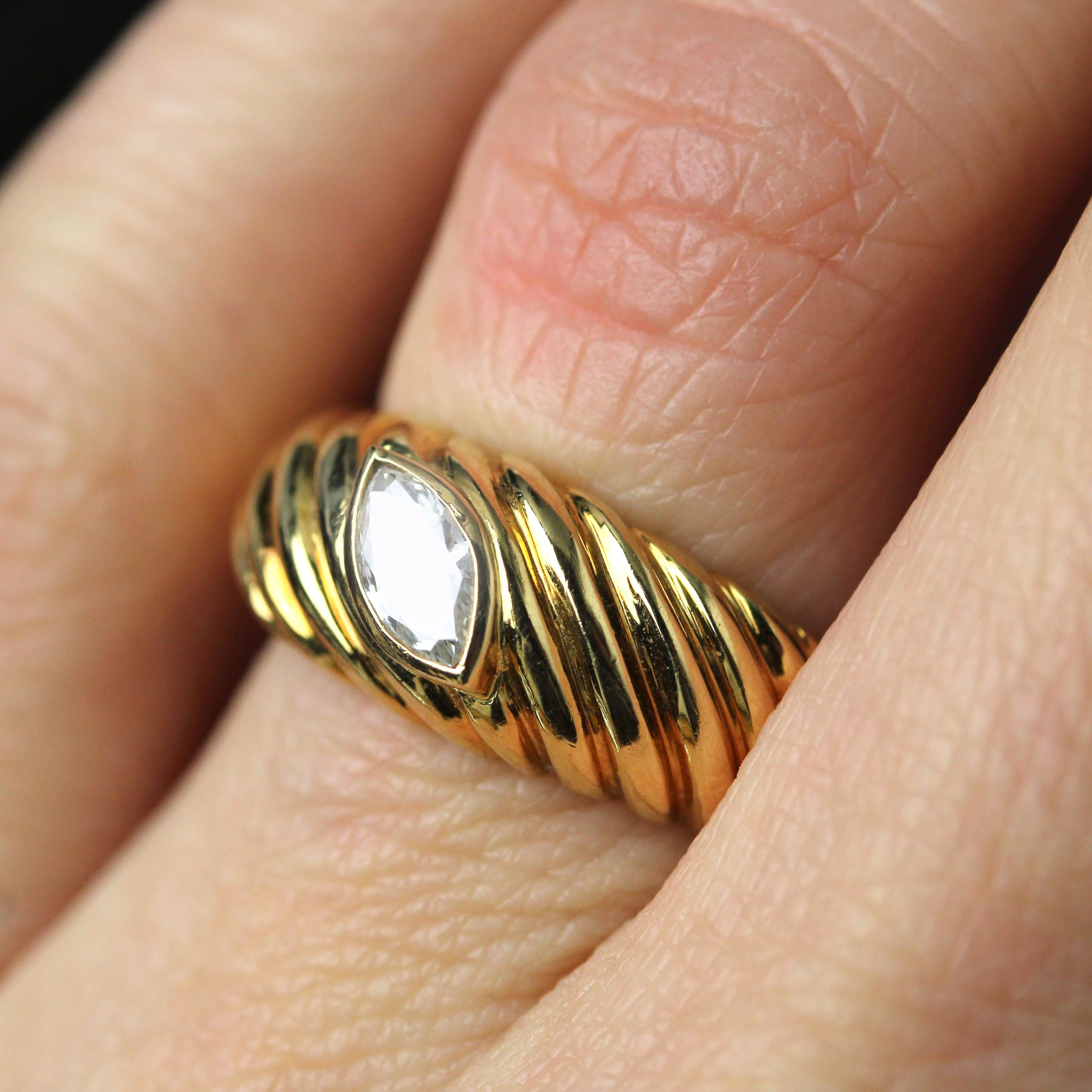 Moderner Gadrooned-Ring aus 18 Karat Gelbgold mit Diamanten im Marquiseschliff im Angebot 8